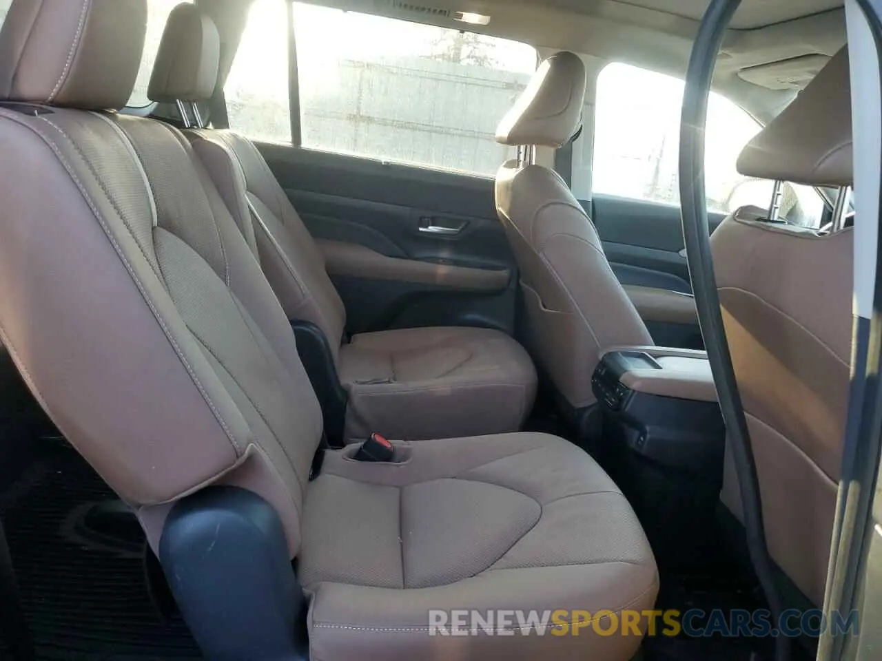 11 fotografías del automóvil dañado 5TDAAAB53RS057738 TOYOTA GRAND HIGH 2024