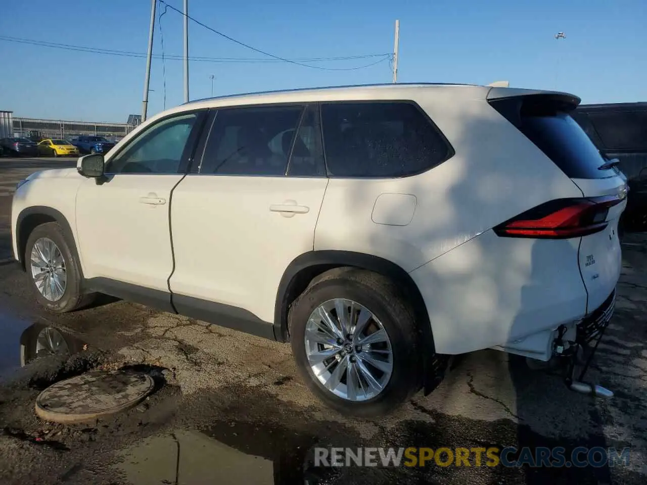 2 fotografías del automóvil dañado 5TDAAAB53RS057738 TOYOTA GRAND HIGH 2024
