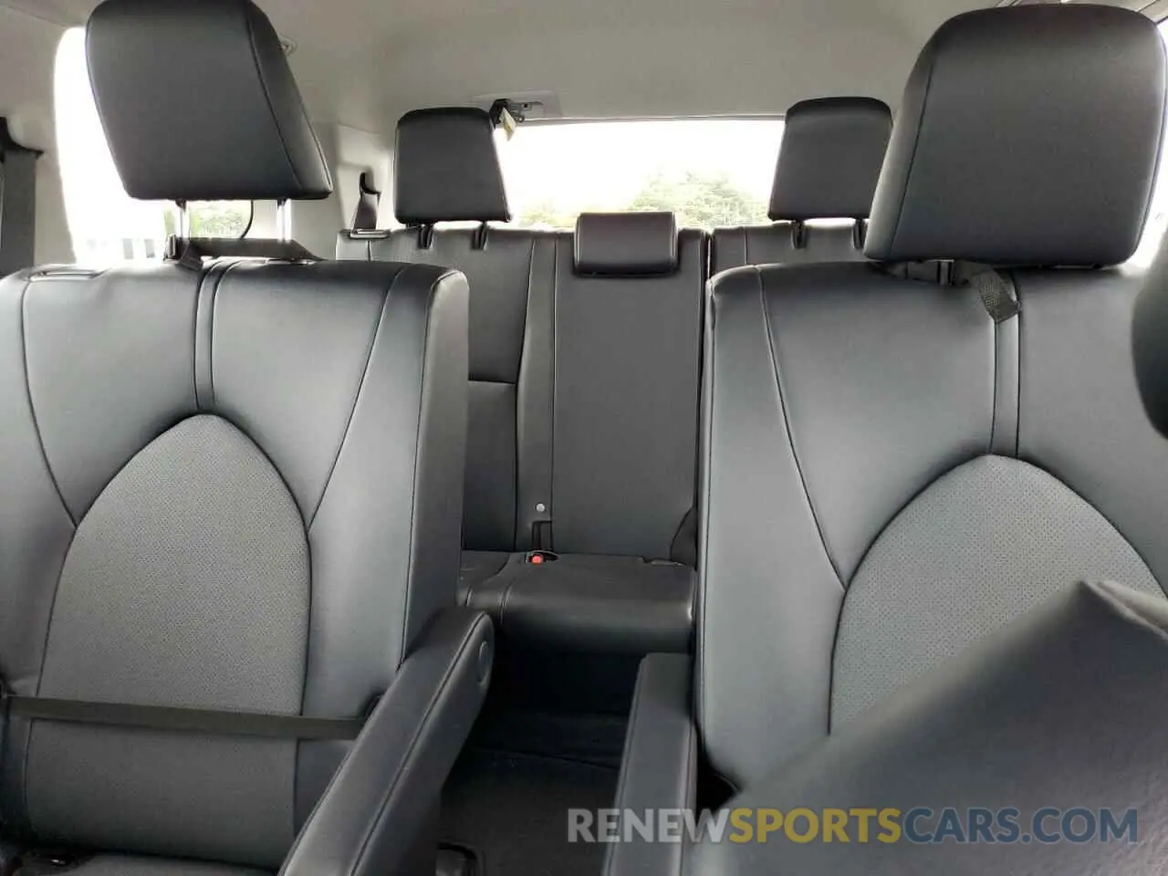 10 fotografías del automóvil dañado 5TDAAAB53RS064463 TOYOTA GRAND HIGH 2024