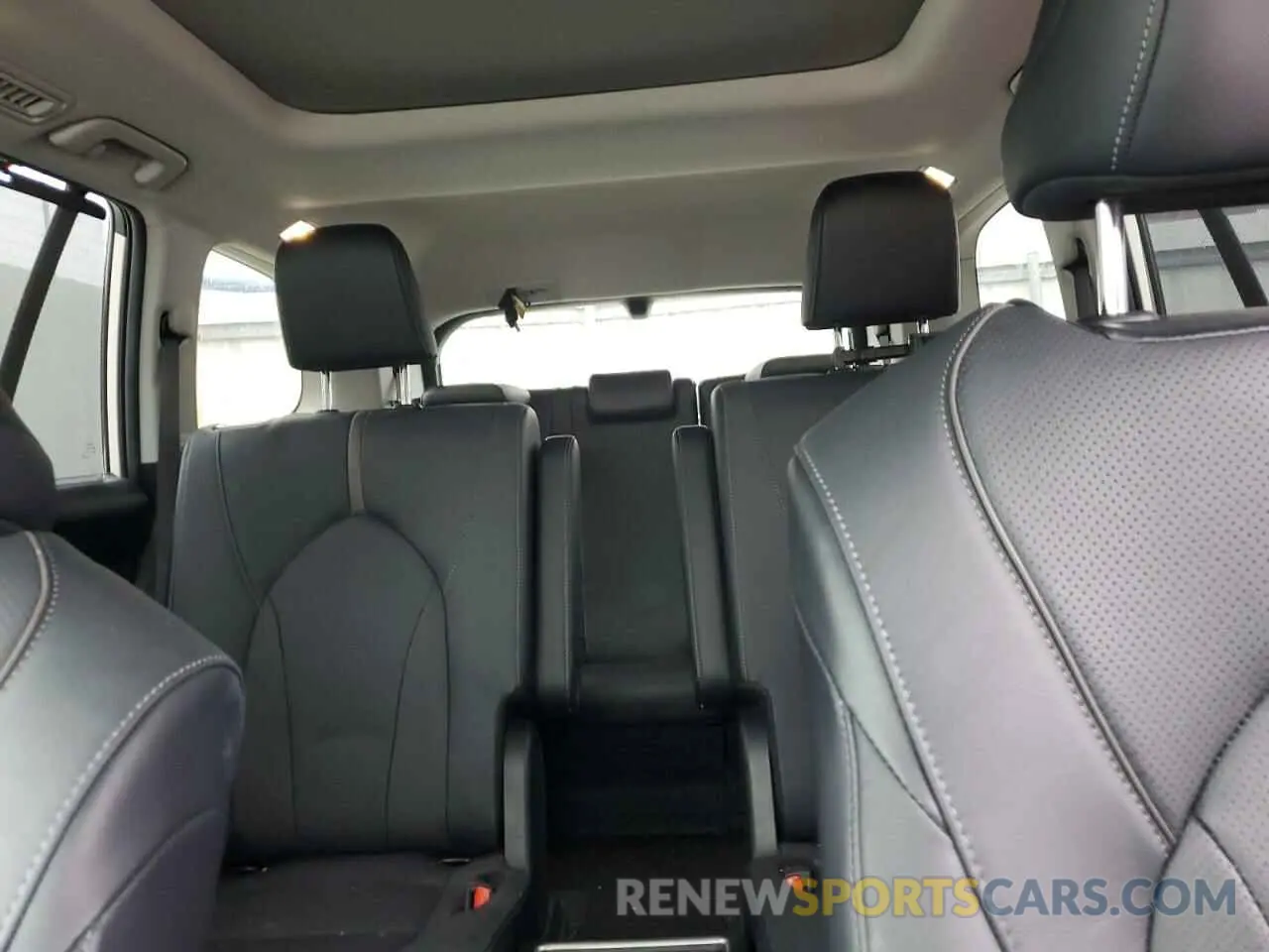 10 fotografías del automóvil dañado 5TDAAAB54RS019595 TOYOTA GRAND HIGH 2024