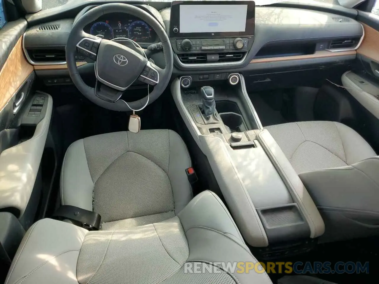 8 fotografías del automóvil dañado 5TDAAAB55RS017080 TOYOTA GRAND HIGH 2024