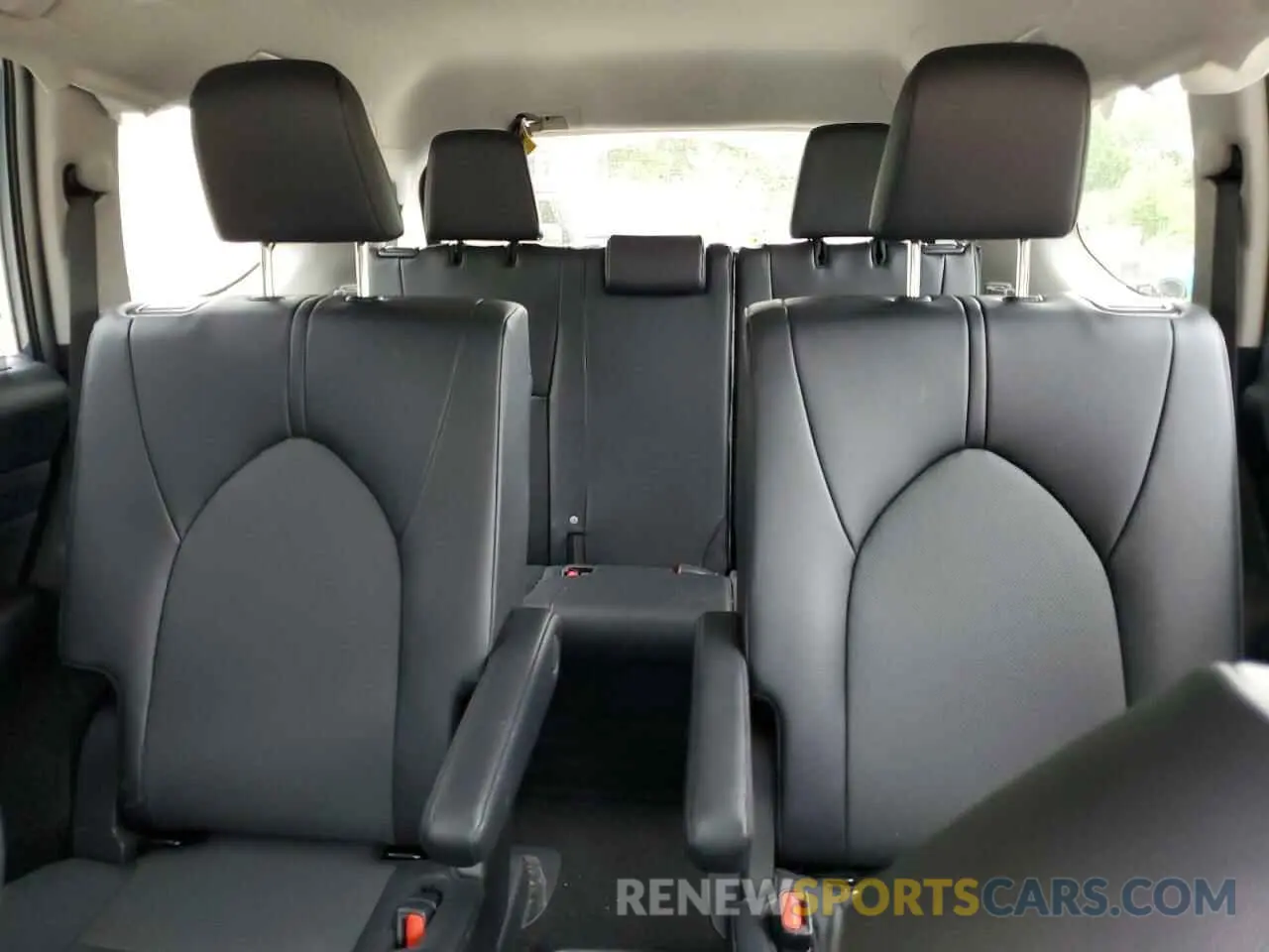 10 fotografías del automóvil dañado 5TDAAAB55RS061645 TOYOTA GRAND HIGH 2024