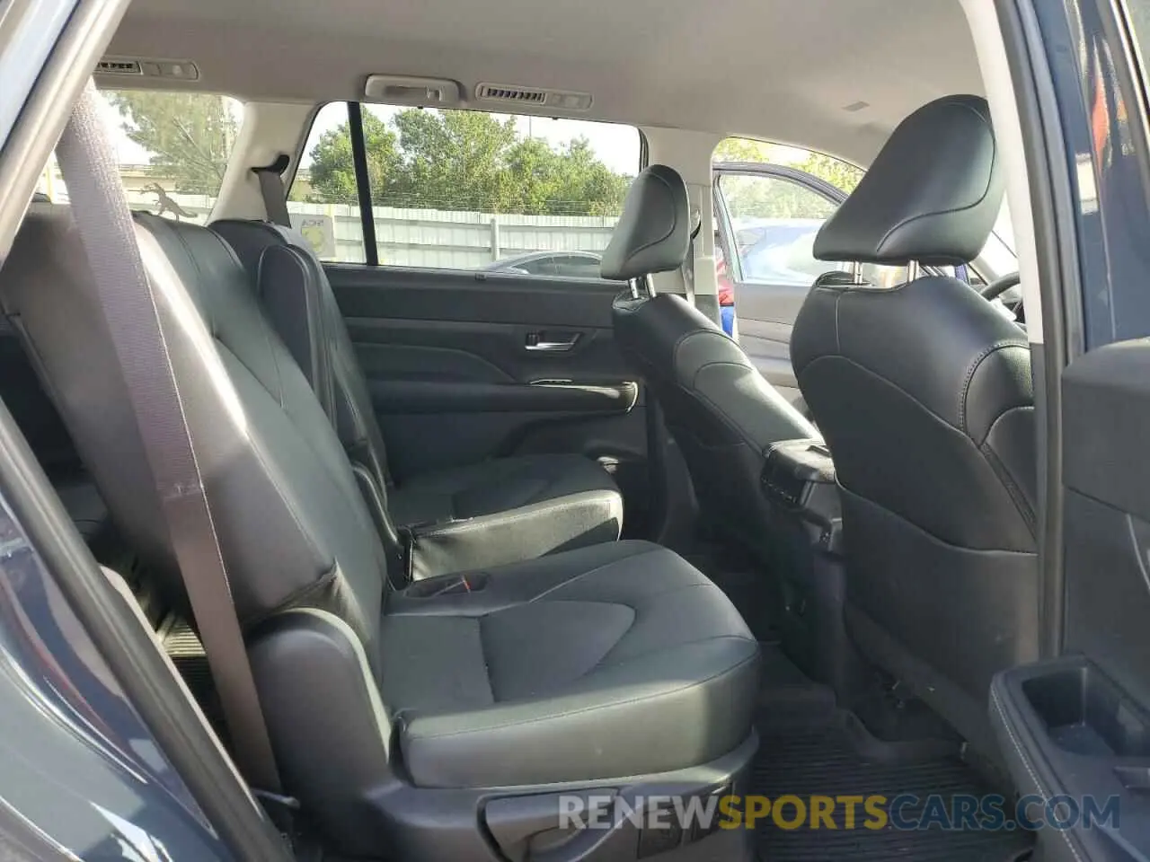 11 fotografías del automóvil dañado 5TDAAAB58RS019812 TOYOTA GRAND HIGH 2024