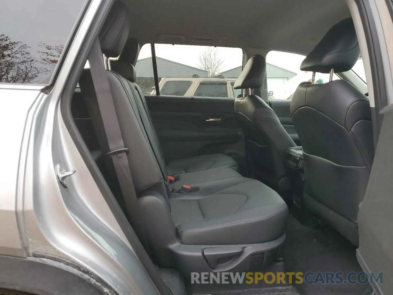 11 fotografías del automóvil dañado 5TDAAAB59RS014733 TOYOTA GRAND HIGH 2024