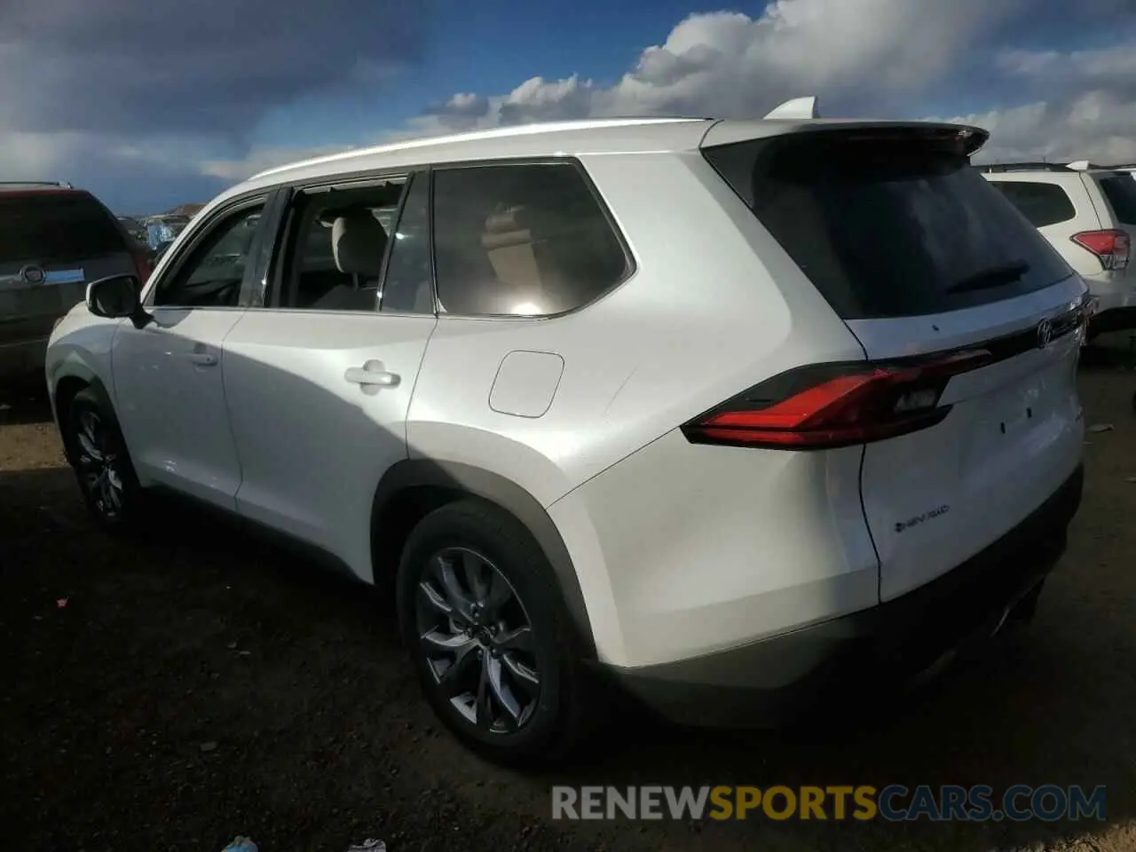 2 fotografías del automóvil dañado 5TDACAB59RS018257 TOYOTA GRAND HIGH 2024
