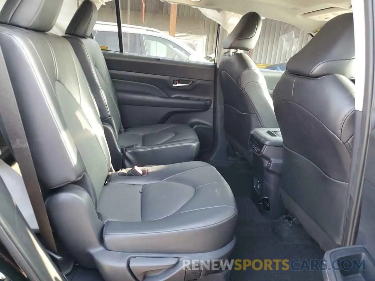 11 fotografías del automóvil dañado 5TDACAB5XRS018705 TOYOTA GRAND HIGH 2024