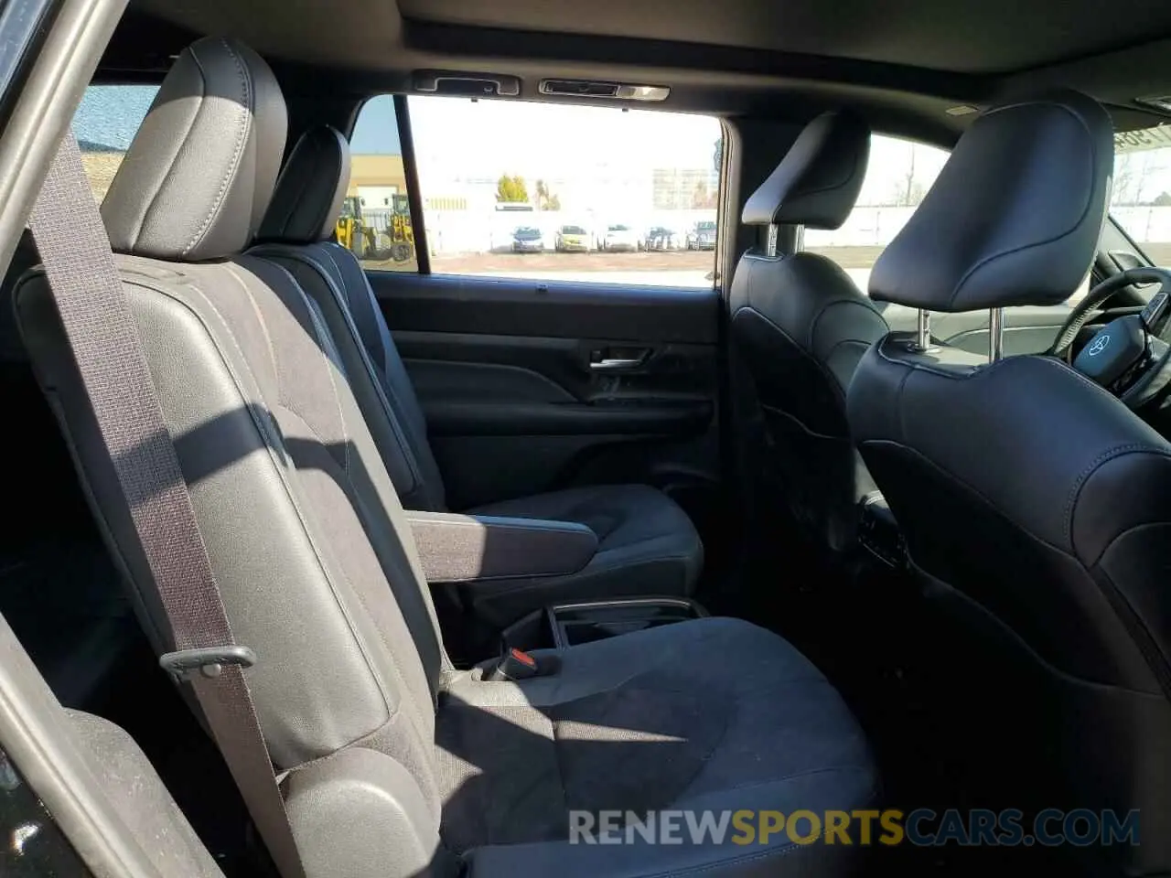 11 fotografías del automóvil dañado 5TDADAB52RS010787 TOYOTA GRAND HIGH 2024