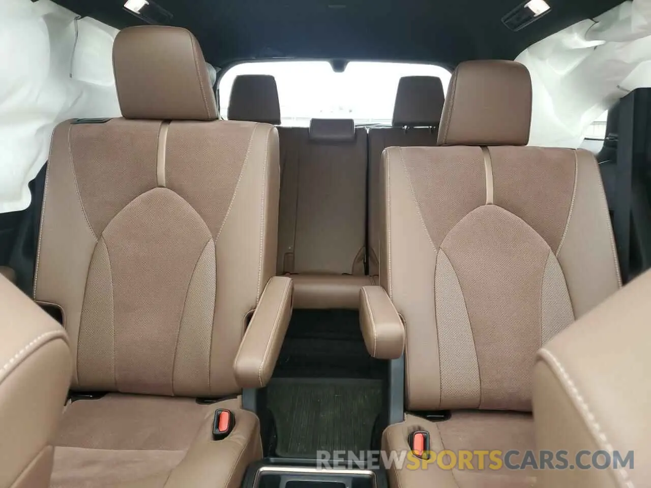 10 fotografías del automóvil dañado 5TDADAB54RS007650 TOYOTA GRAND HIGH 2024