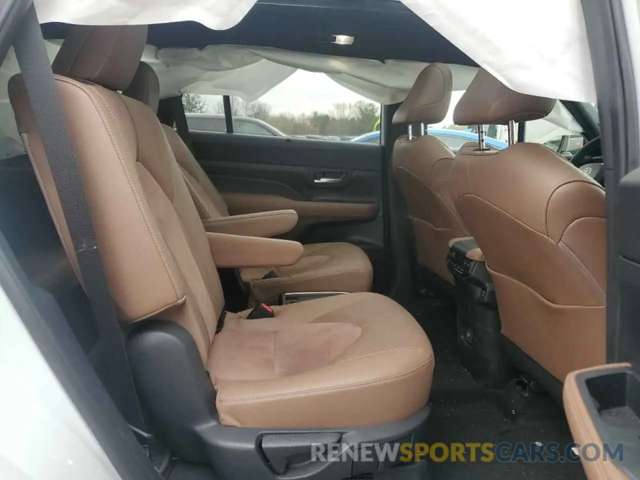 11 fotografías del automóvil dañado 5TDADAB54RS007650 TOYOTA GRAND HIGH 2024