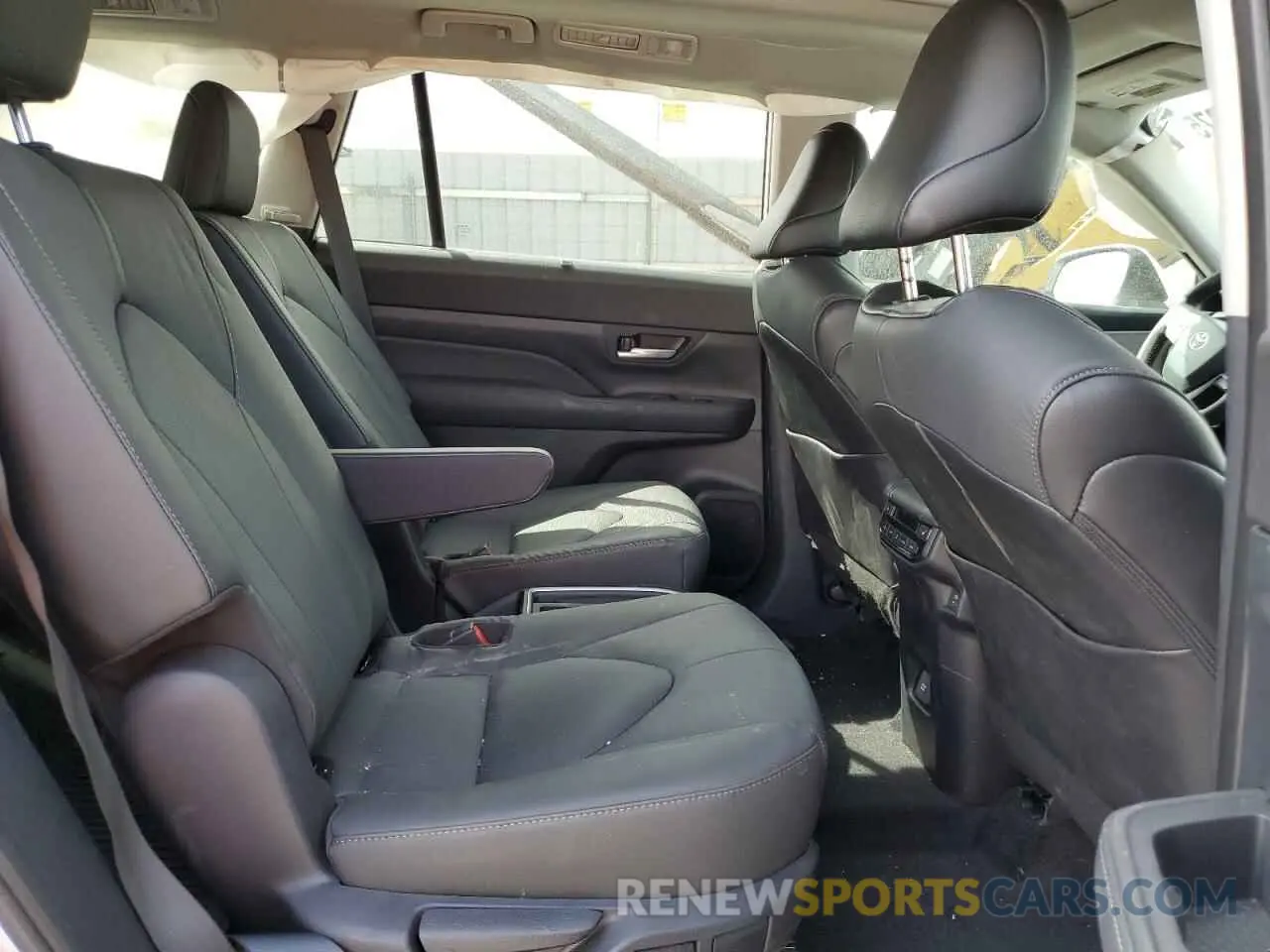 11 fotografías del automóvil dañado 5TDACAB58SS032592 TOYOTA GRAND HIGH 2025