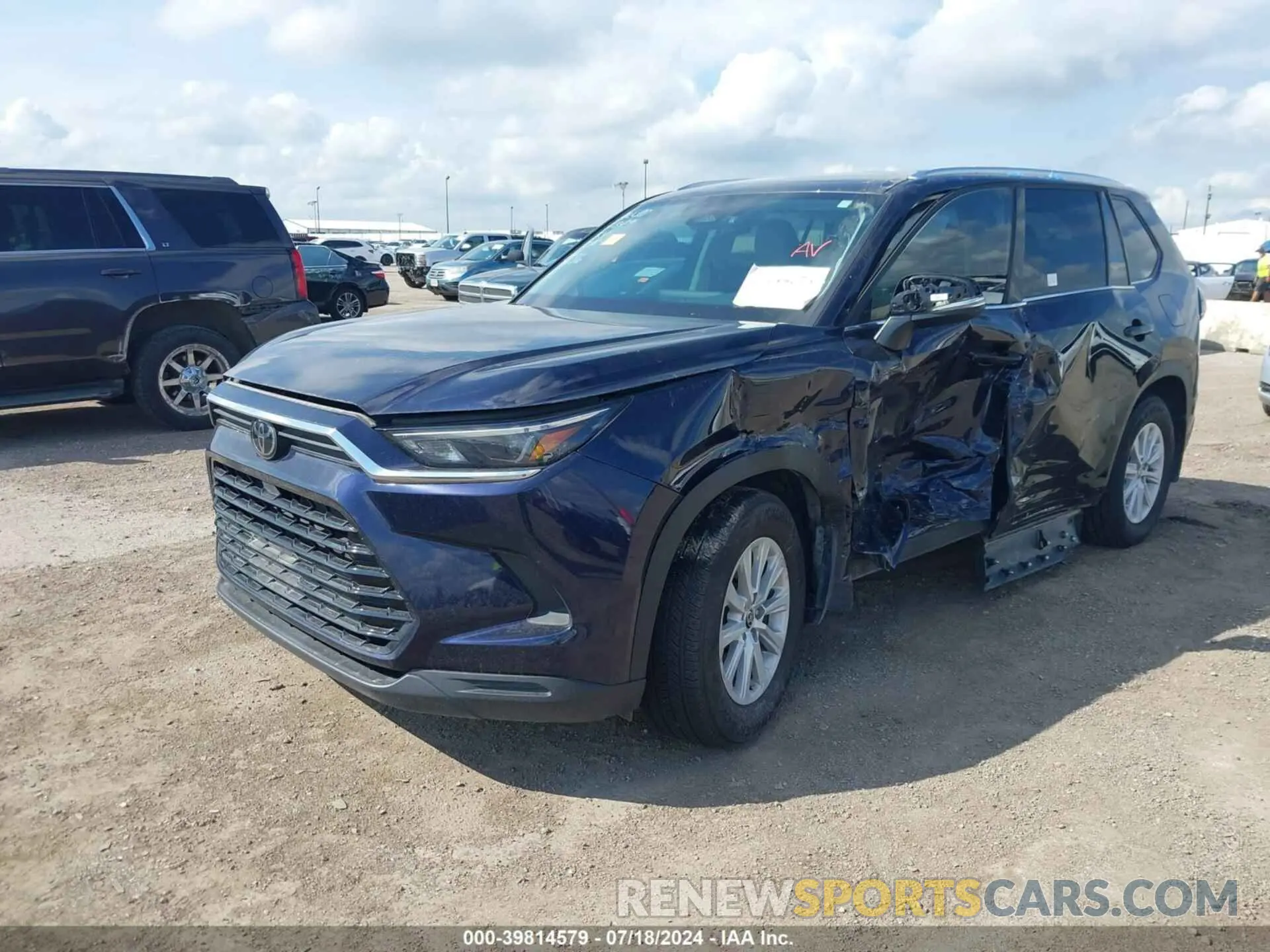2 fotografías del automóvil dañado 5TDAAAA51RS005686 TOYOTA GRAND HIGHLANDER 2024