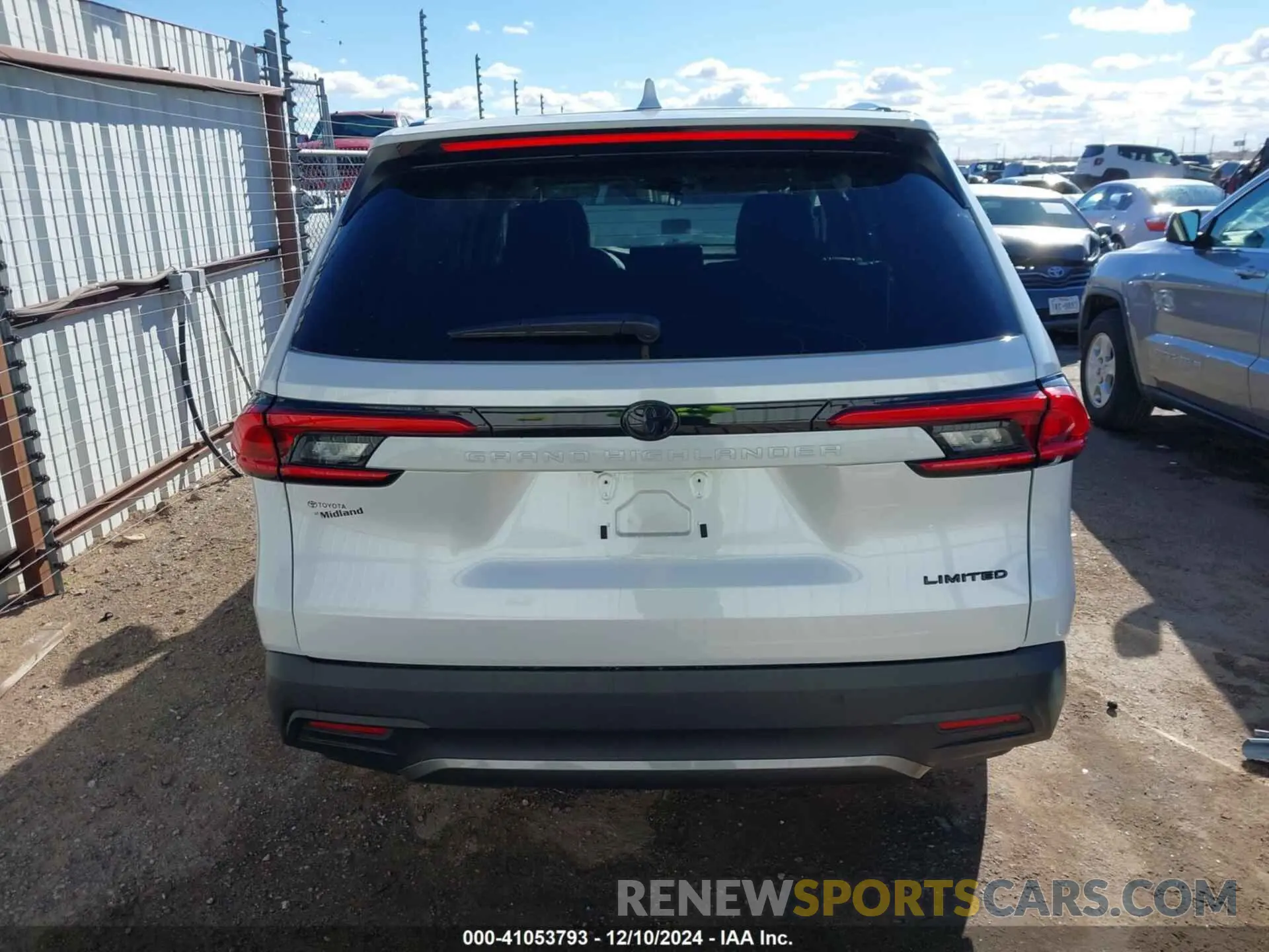 17 fotografías del automóvil dañado 5TDAAAA51RS014842 TOYOTA GRAND HIGHLANDER 2024