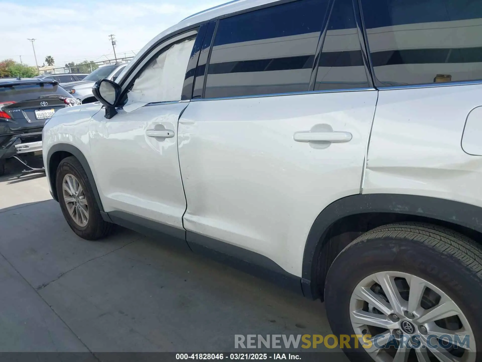 13 fotografías del automóvil dañado 5TDAAAA55RS013662 TOYOTA GRAND HIGHLANDER 2024