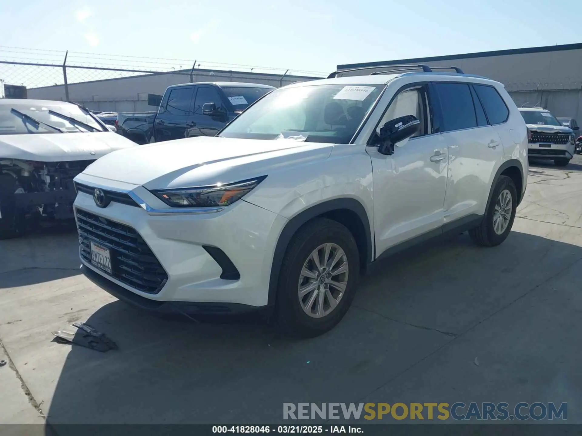 2 fotografías del automóvil dañado 5TDAAAA55RS013662 TOYOTA GRAND HIGHLANDER 2024