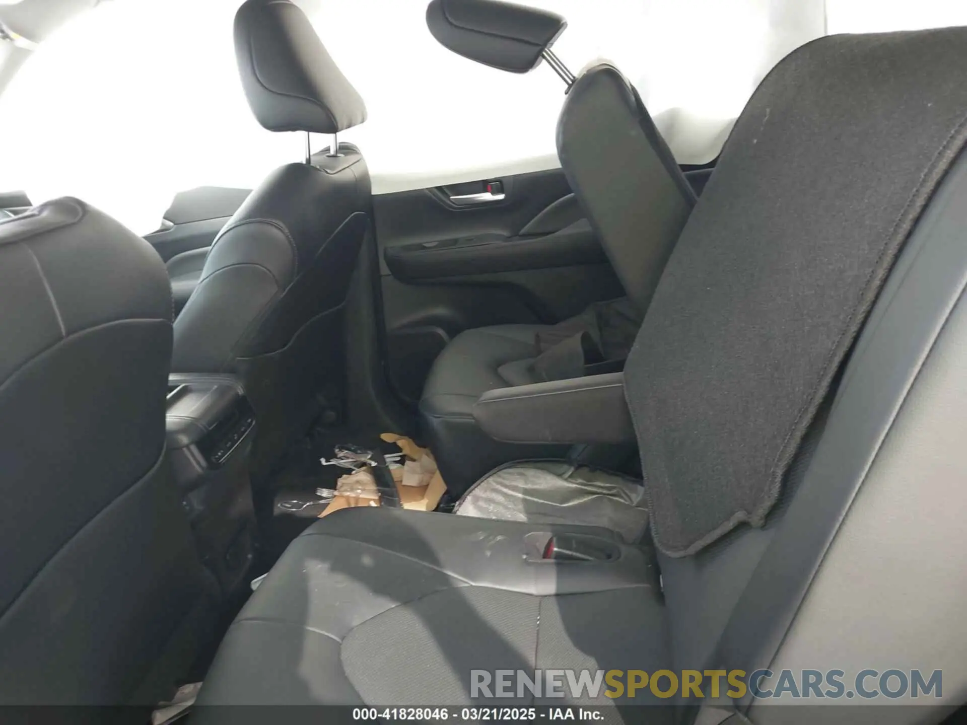 8 fotografías del automóvil dañado 5TDAAAA55RS013662 TOYOTA GRAND HIGHLANDER 2024