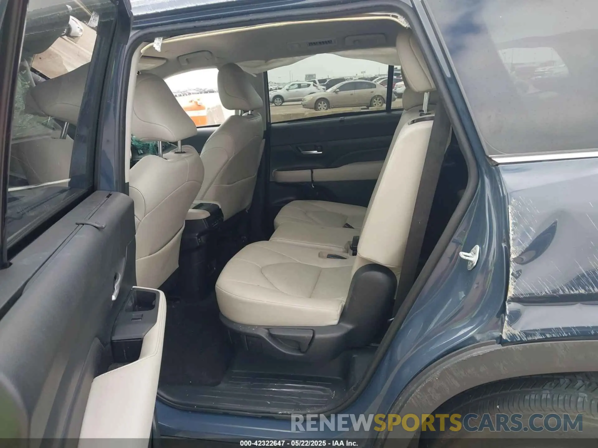 8 fotografías del automóvil dañado 5TDAAAA58RS001795 TOYOTA GRAND HIGHLANDER 2024