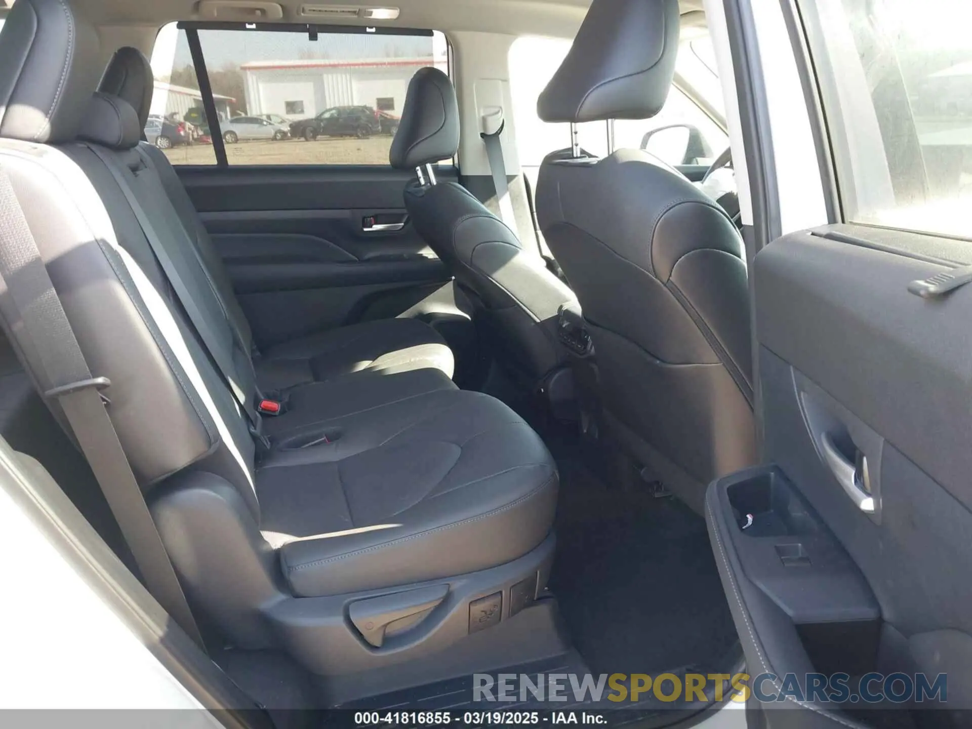 8 fotografías del automóvil dañado 5TDAAAA59RS013969 TOYOTA GRAND HIGHLANDER 2024