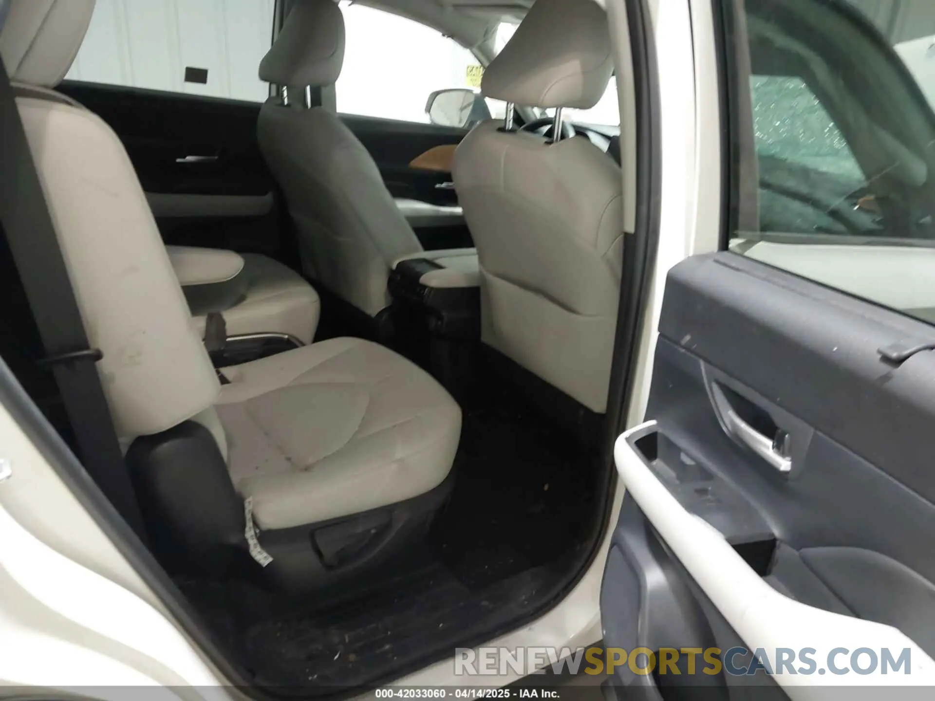 8 fotografías del automóvil dañado 5TDAAAB50RS006987 TOYOTA GRAND HIGHLANDER 2024
