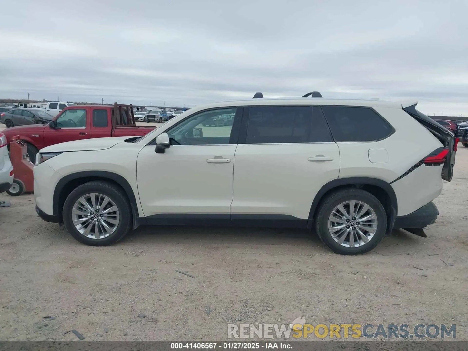 14 fotografías del automóvil dañado 5TDAAAB50RS042470 TOYOTA GRAND HIGHLANDER 2024