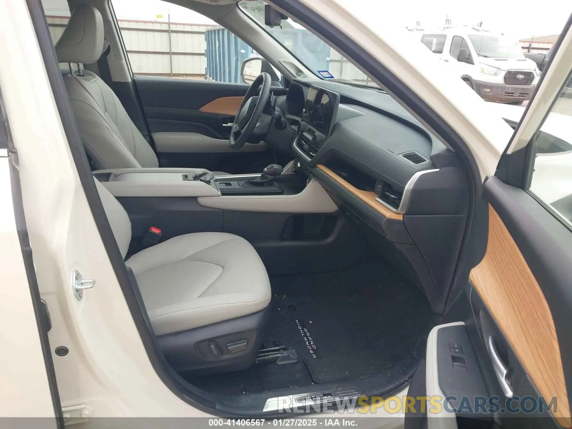 5 fotografías del automóvil dañado 5TDAAAB50RS042470 TOYOTA GRAND HIGHLANDER 2024