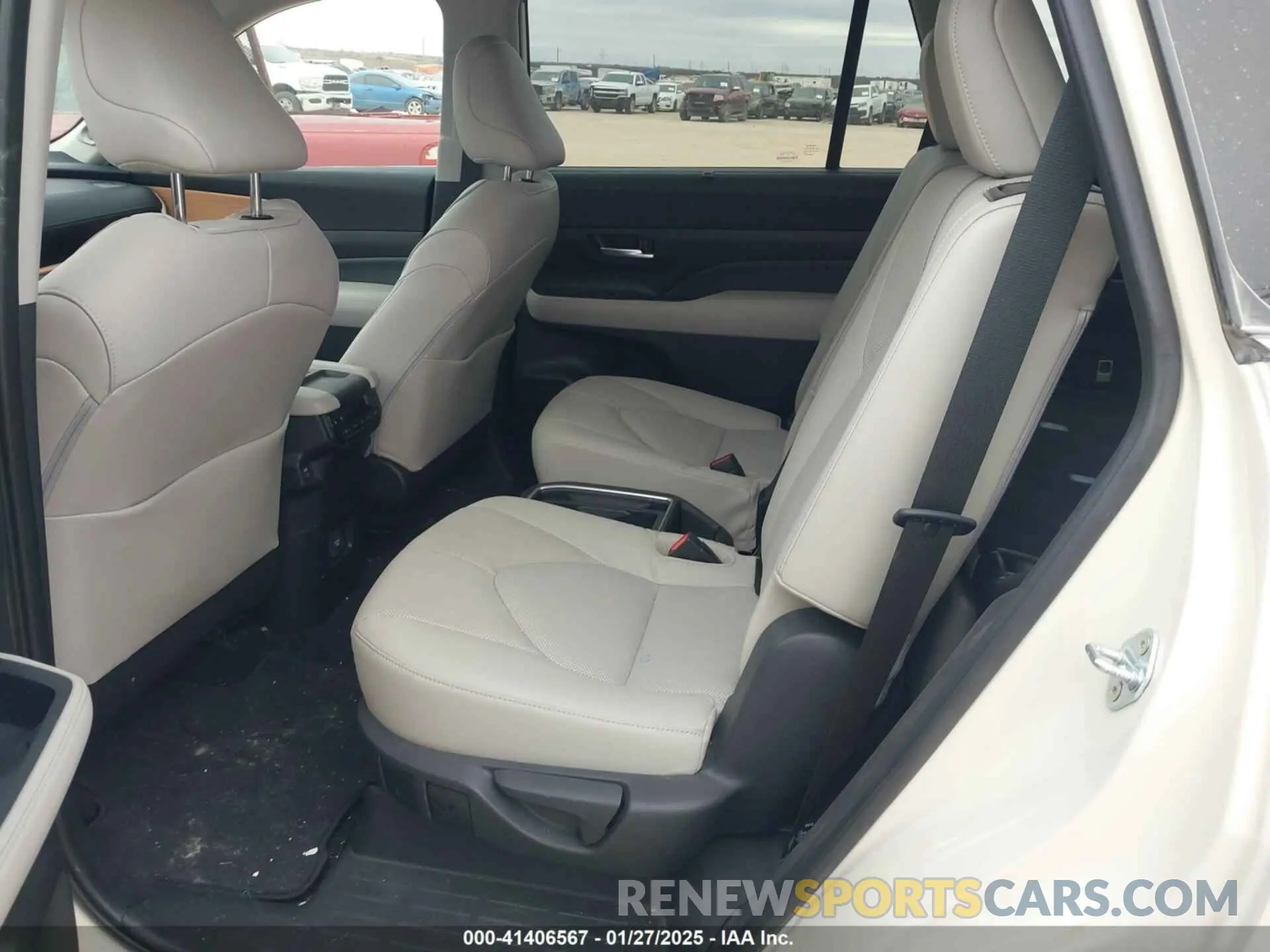 8 fotografías del automóvil dañado 5TDAAAB50RS042470 TOYOTA GRAND HIGHLANDER 2024