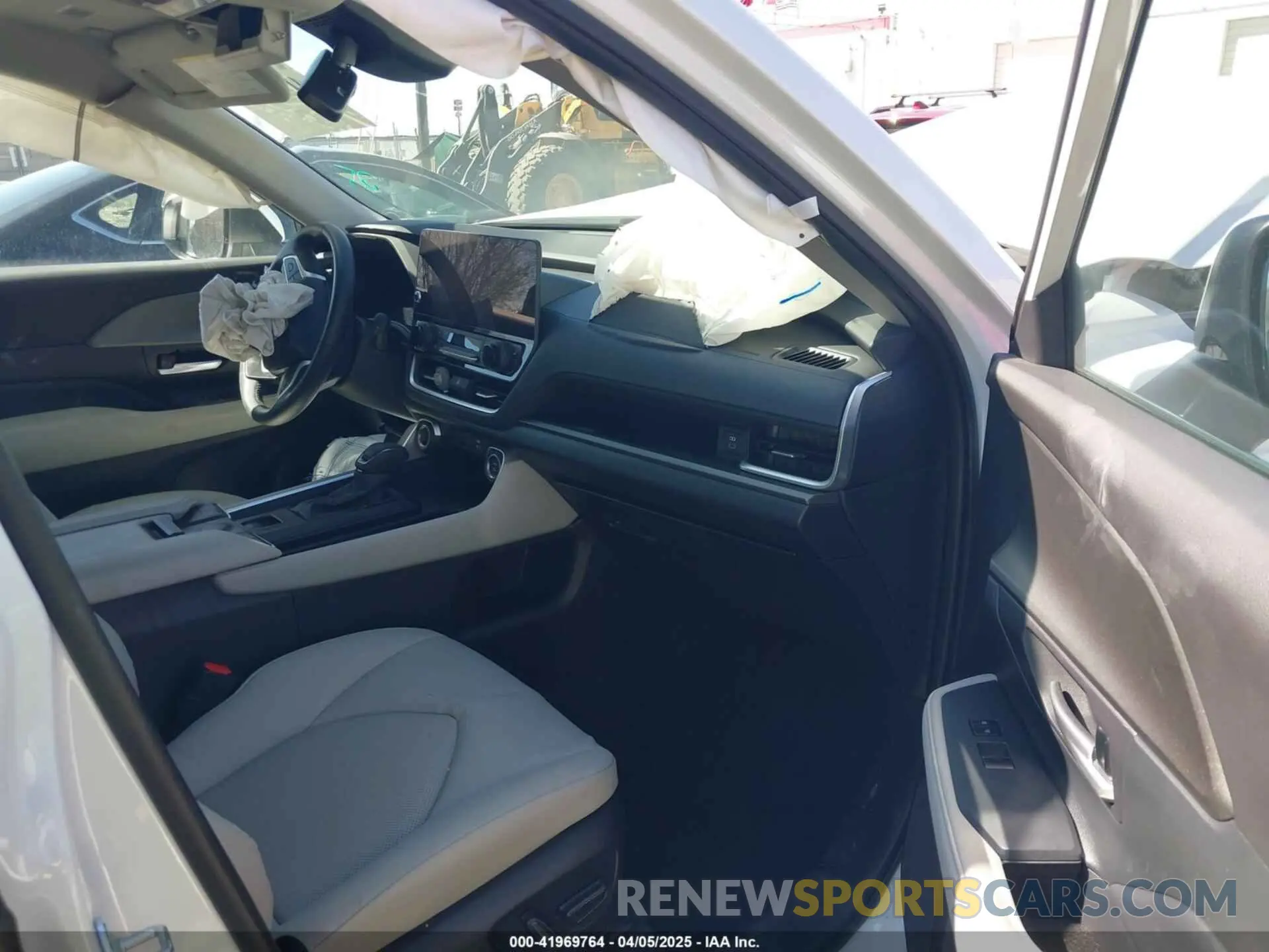 5 fotografías del automóvil dañado 5TDAAAB51RS025015 TOYOTA GRAND HIGHLANDER 2024
