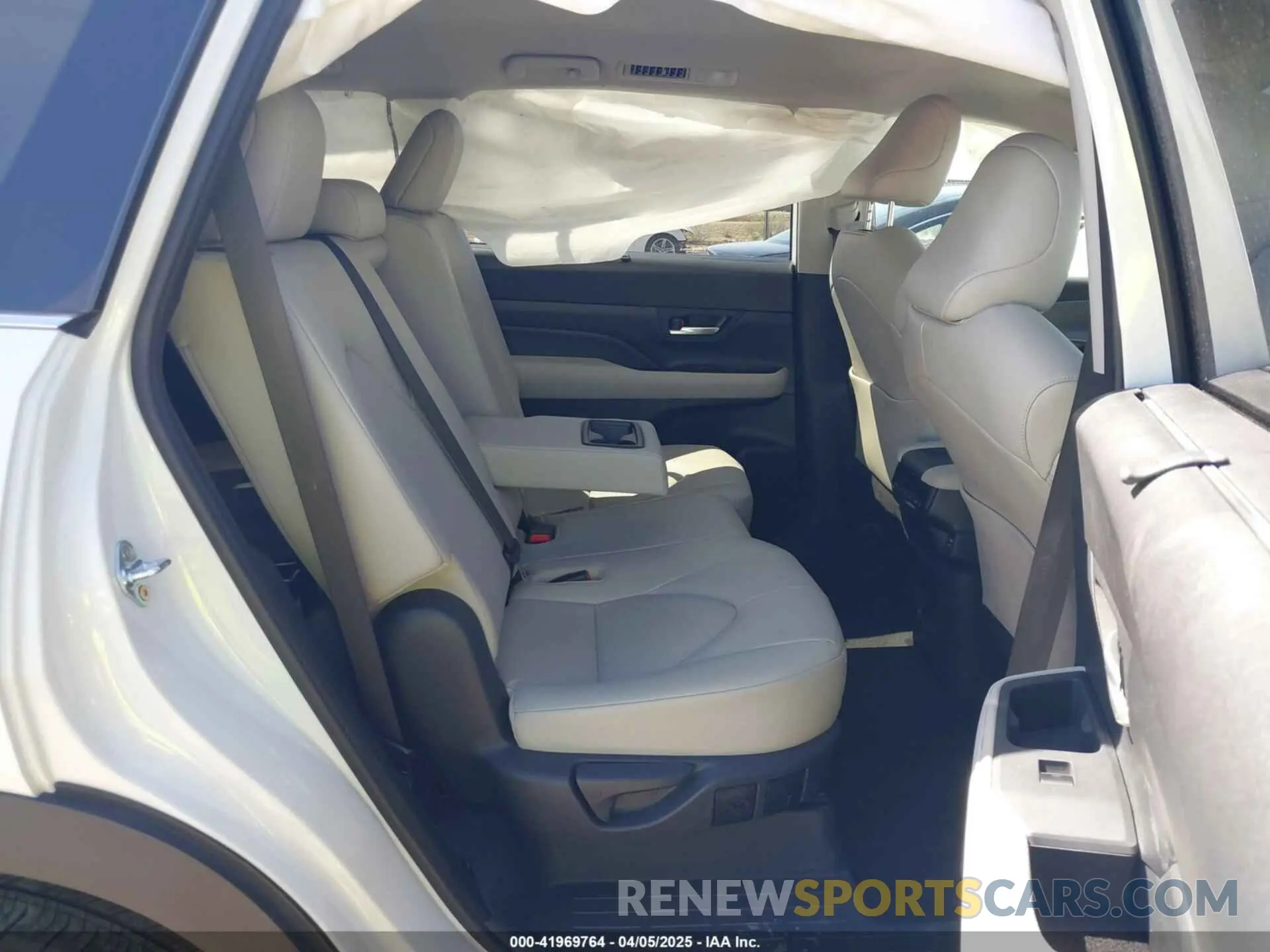 8 fotografías del automóvil dañado 5TDAAAB51RS025015 TOYOTA GRAND HIGHLANDER 2024