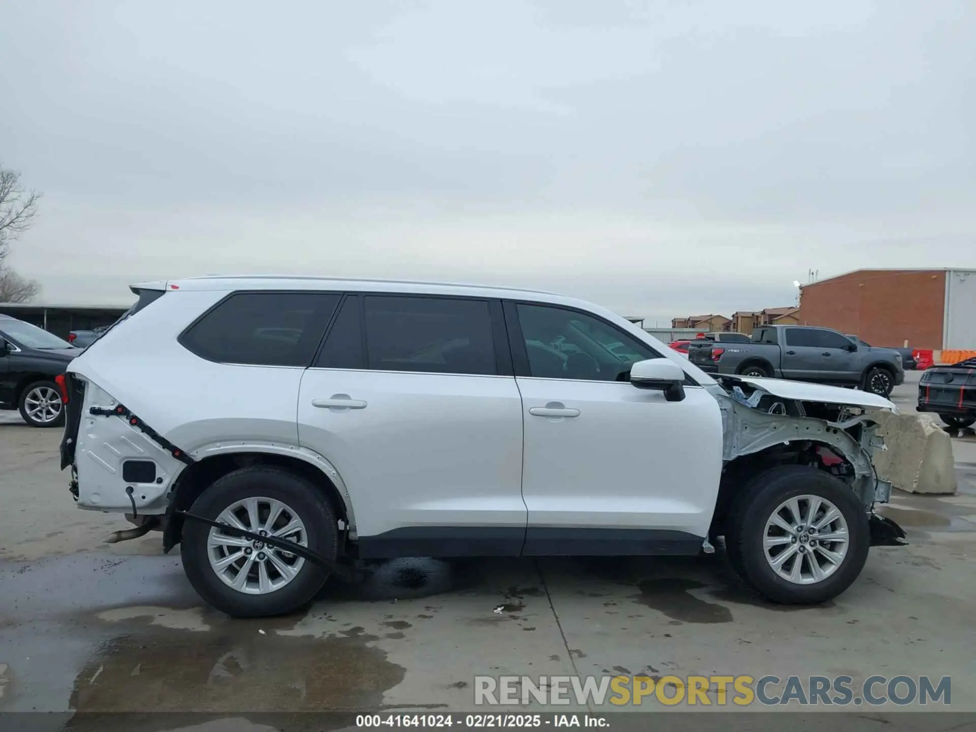 14 fotografías del automóvil dañado 5TDAAAB52RS059190 TOYOTA GRAND HIGHLANDER 2024