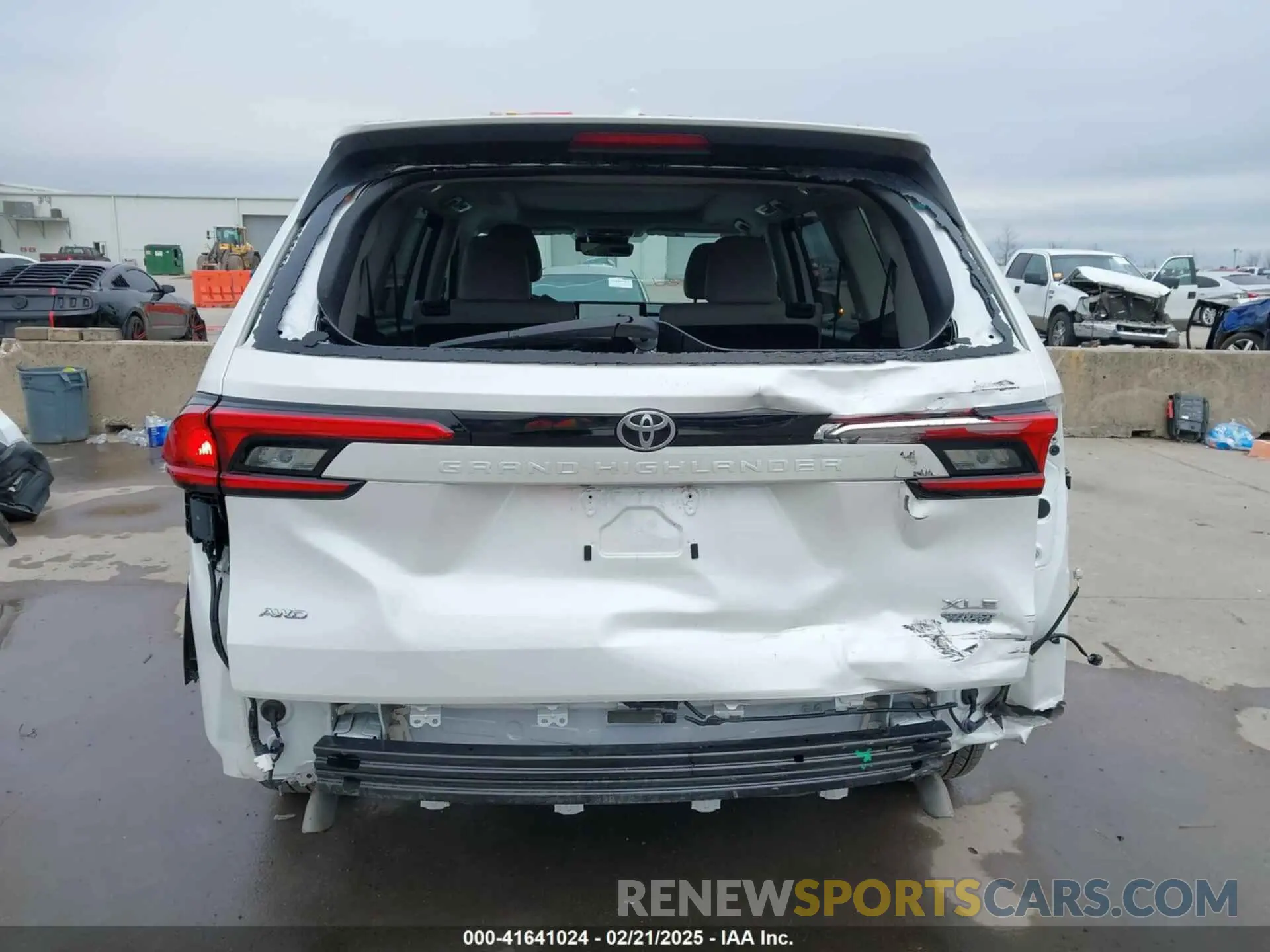 17 fotografías del automóvil dañado 5TDAAAB52RS059190 TOYOTA GRAND HIGHLANDER 2024