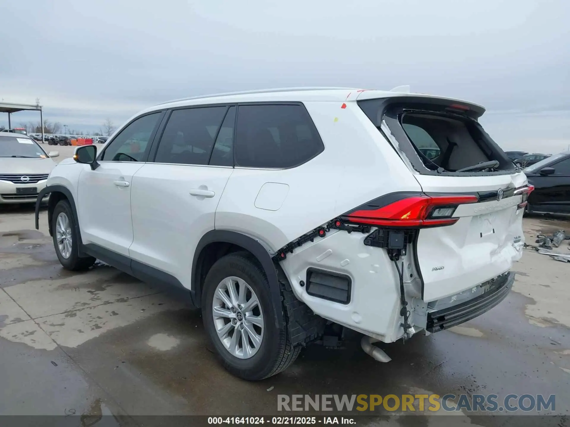 3 fotografías del automóvil dañado 5TDAAAB52RS059190 TOYOTA GRAND HIGHLANDER 2024