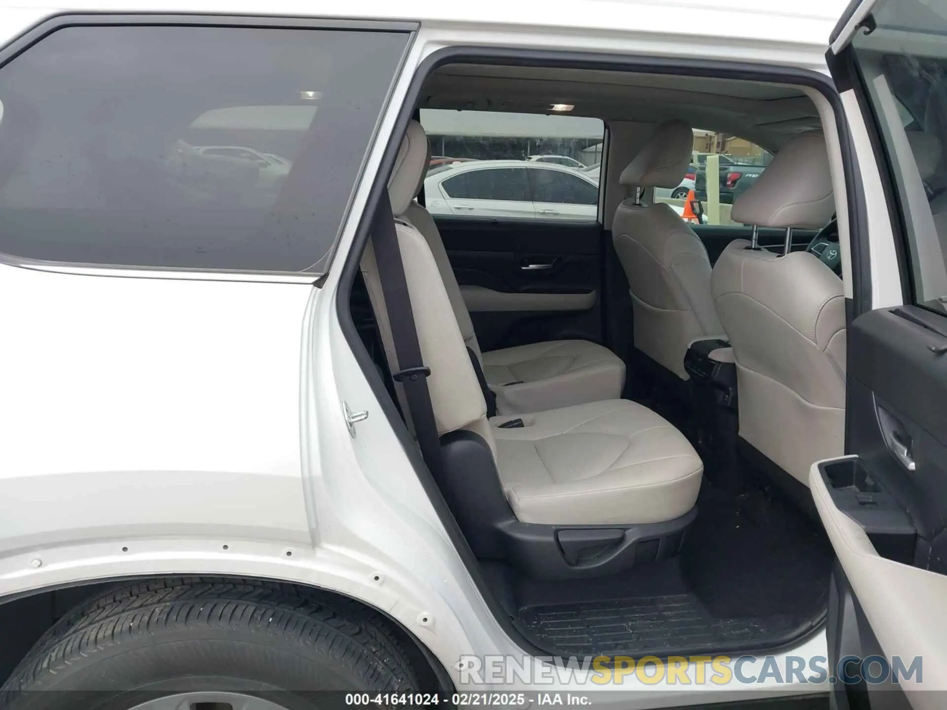 8 fotografías del automóvil dañado 5TDAAAB52RS059190 TOYOTA GRAND HIGHLANDER 2024