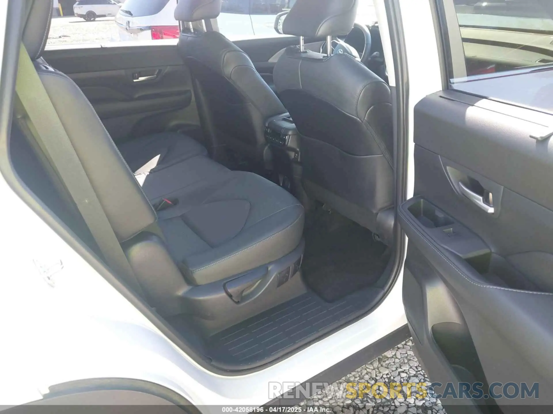 8 fotografías del automóvil dañado 5TDAAAB53RS064995 TOYOTA GRAND HIGHLANDER 2024