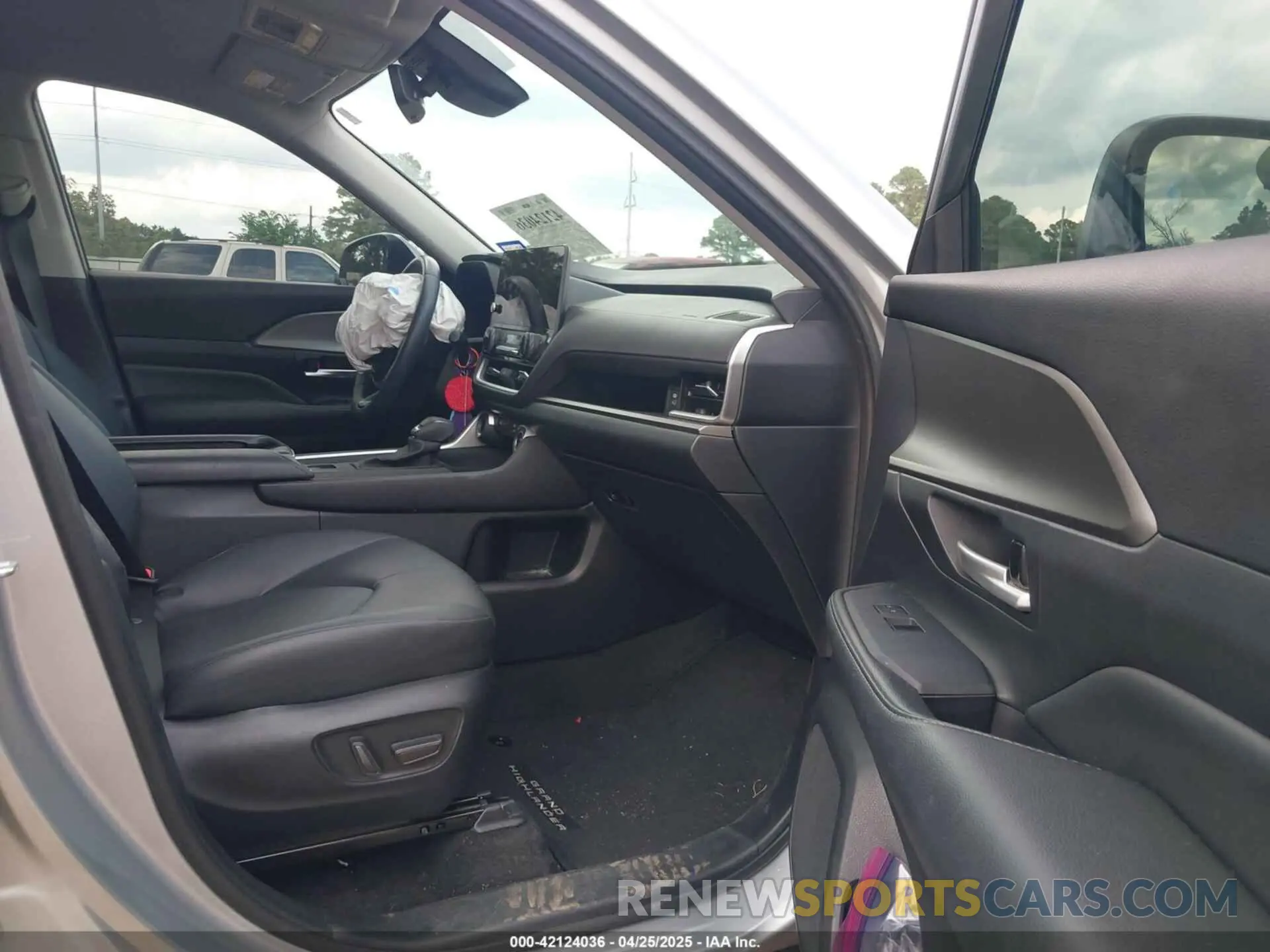 5 fotografías del automóvil dañado 5TDAAAB57RS007330 TOYOTA GRAND HIGHLANDER 2024