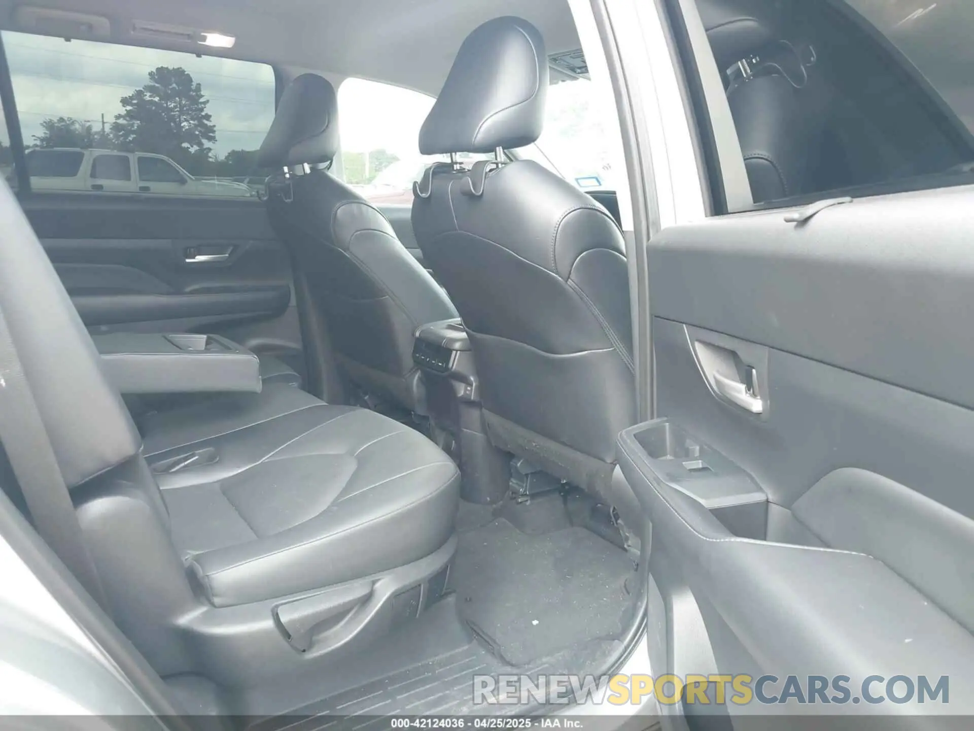 8 fotografías del automóvil dañado 5TDAAAB57RS007330 TOYOTA GRAND HIGHLANDER 2024