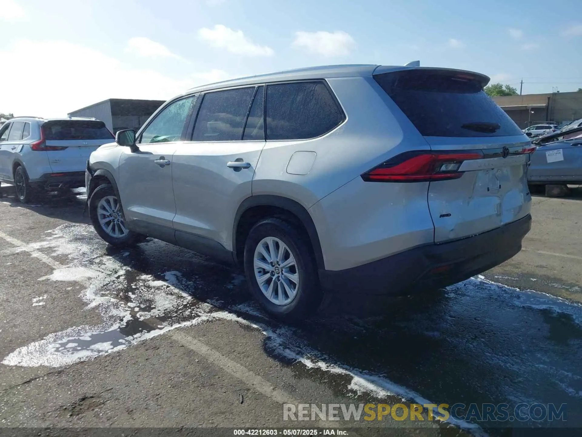 3 fotografías del automóvil dañado 5TDAAAB57RS021714 TOYOTA GRAND HIGHLANDER 2024