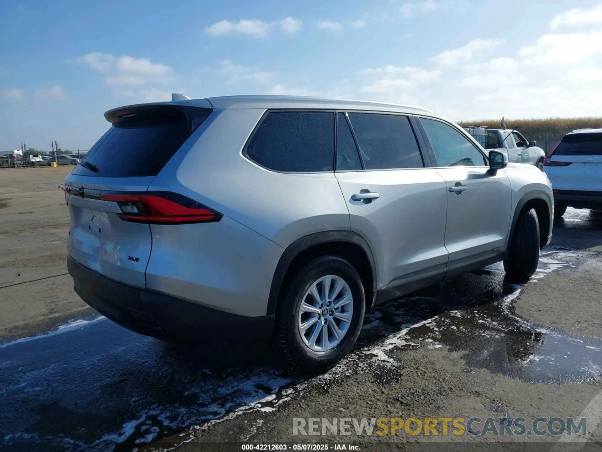4 fotografías del automóvil dañado 5TDAAAB57RS021714 TOYOTA GRAND HIGHLANDER 2024