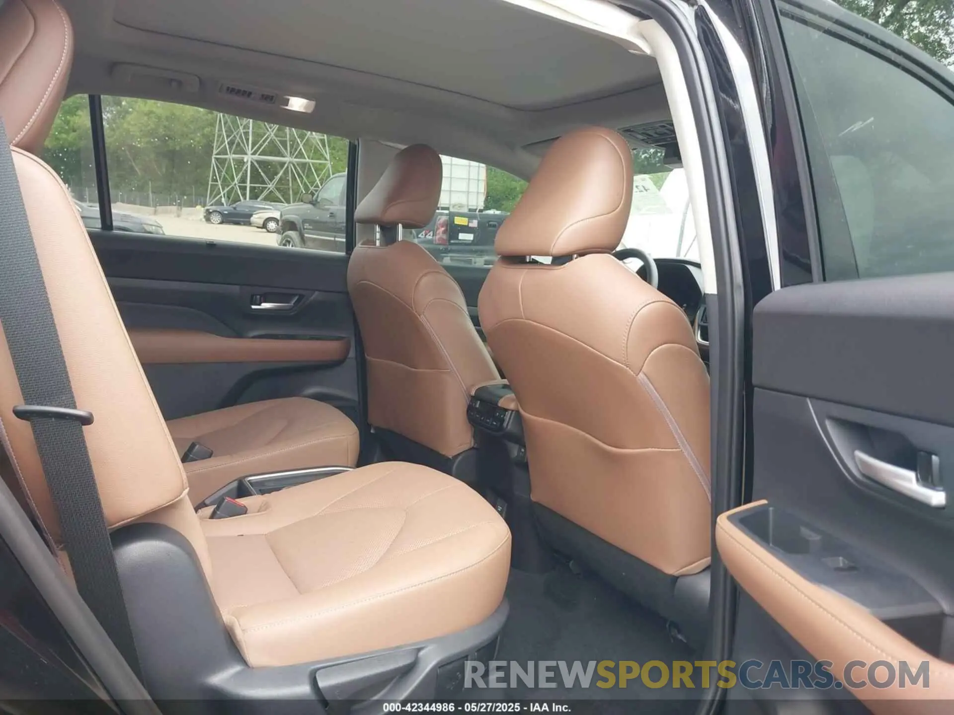 8 fotografías del automóvil dañado 5TDAAAB57RS061758 TOYOTA GRAND HIGHLANDER 2024