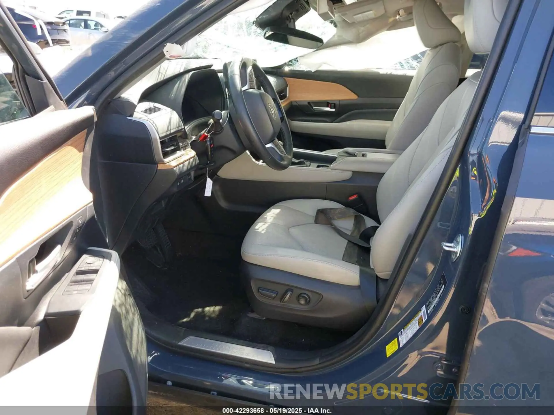 5 fotografías del automóvil dañado 5TDAAAB58RS023164 TOYOTA GRAND HIGHLANDER 2024
