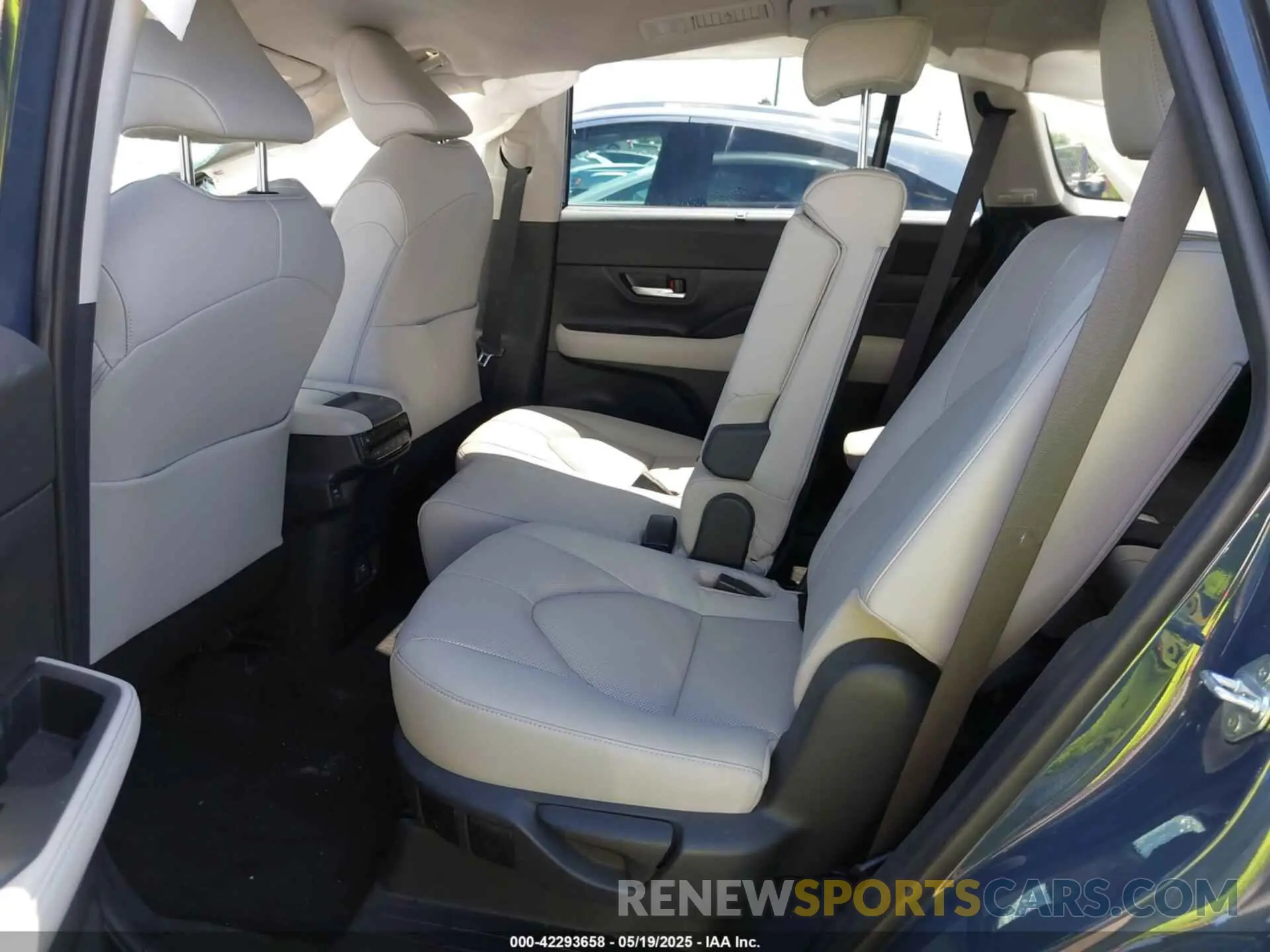 8 fotografías del automóvil dañado 5TDAAAB58RS023164 TOYOTA GRAND HIGHLANDER 2024