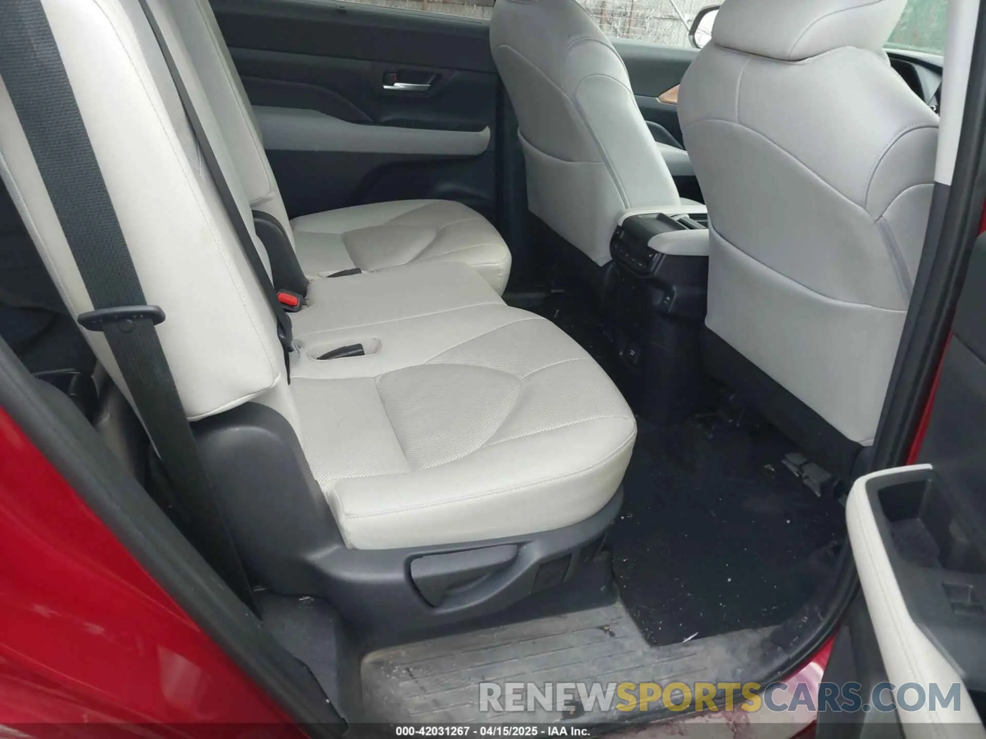 8 fotografías del automóvil dañado 5TDAAAB58RS035976 TOYOTA GRAND HIGHLANDER 2024