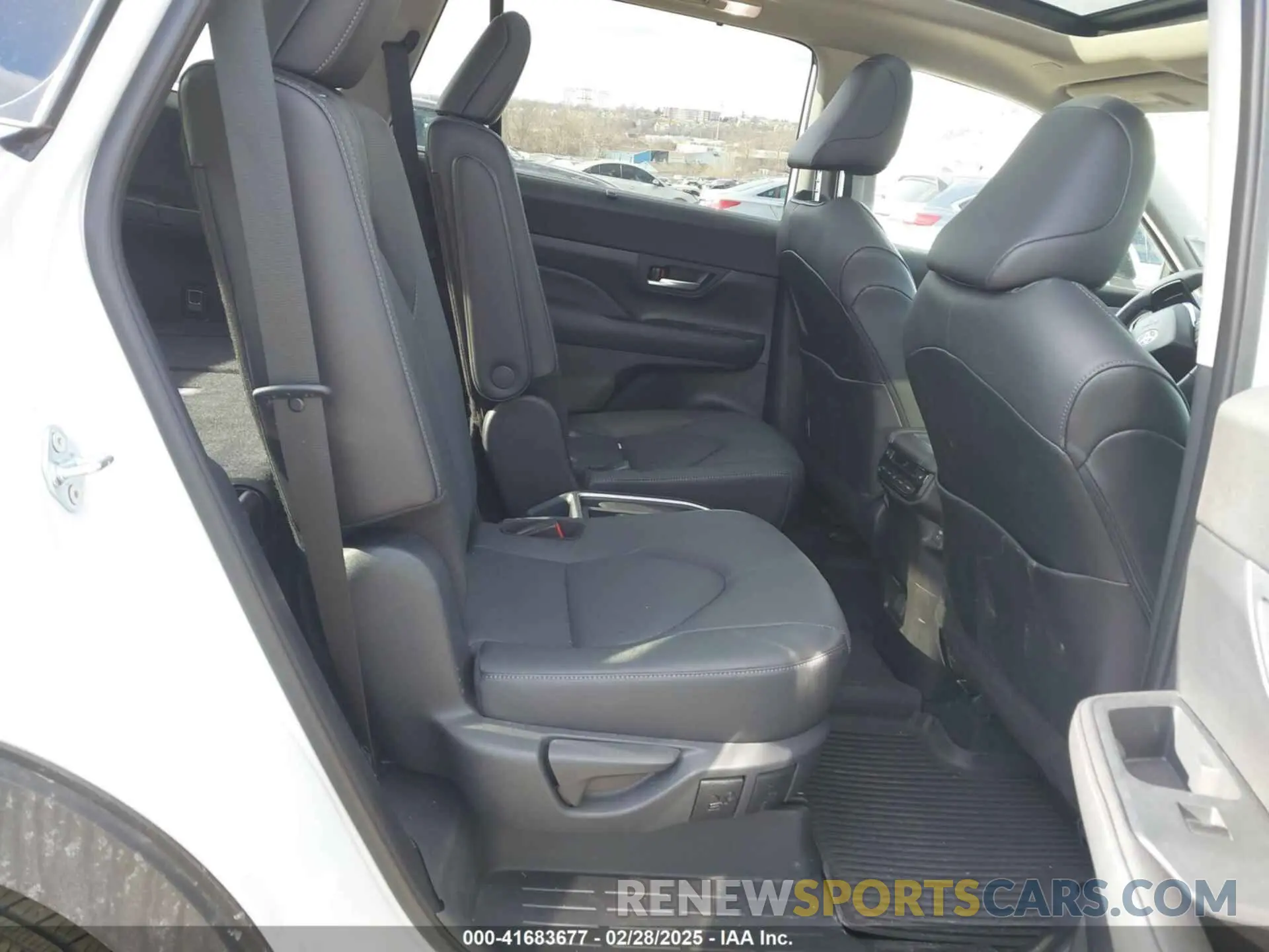 8 fotografías del automóvil dañado 5TDAAAB59RS042760 TOYOTA GRAND HIGHLANDER 2024