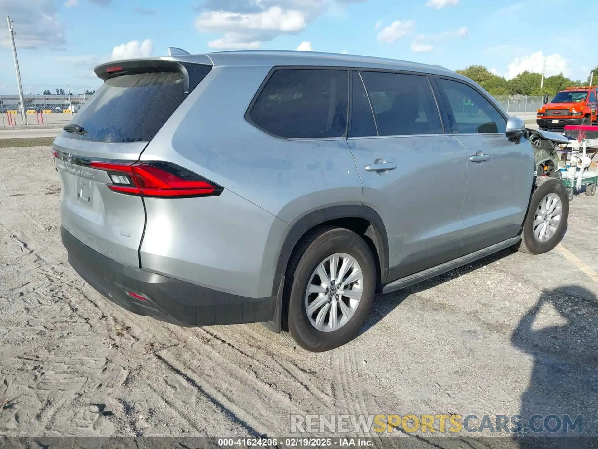 4 fotografías del automóvil dañado 5TDABAA5XRS001181 TOYOTA GRAND HIGHLANDER 2024
