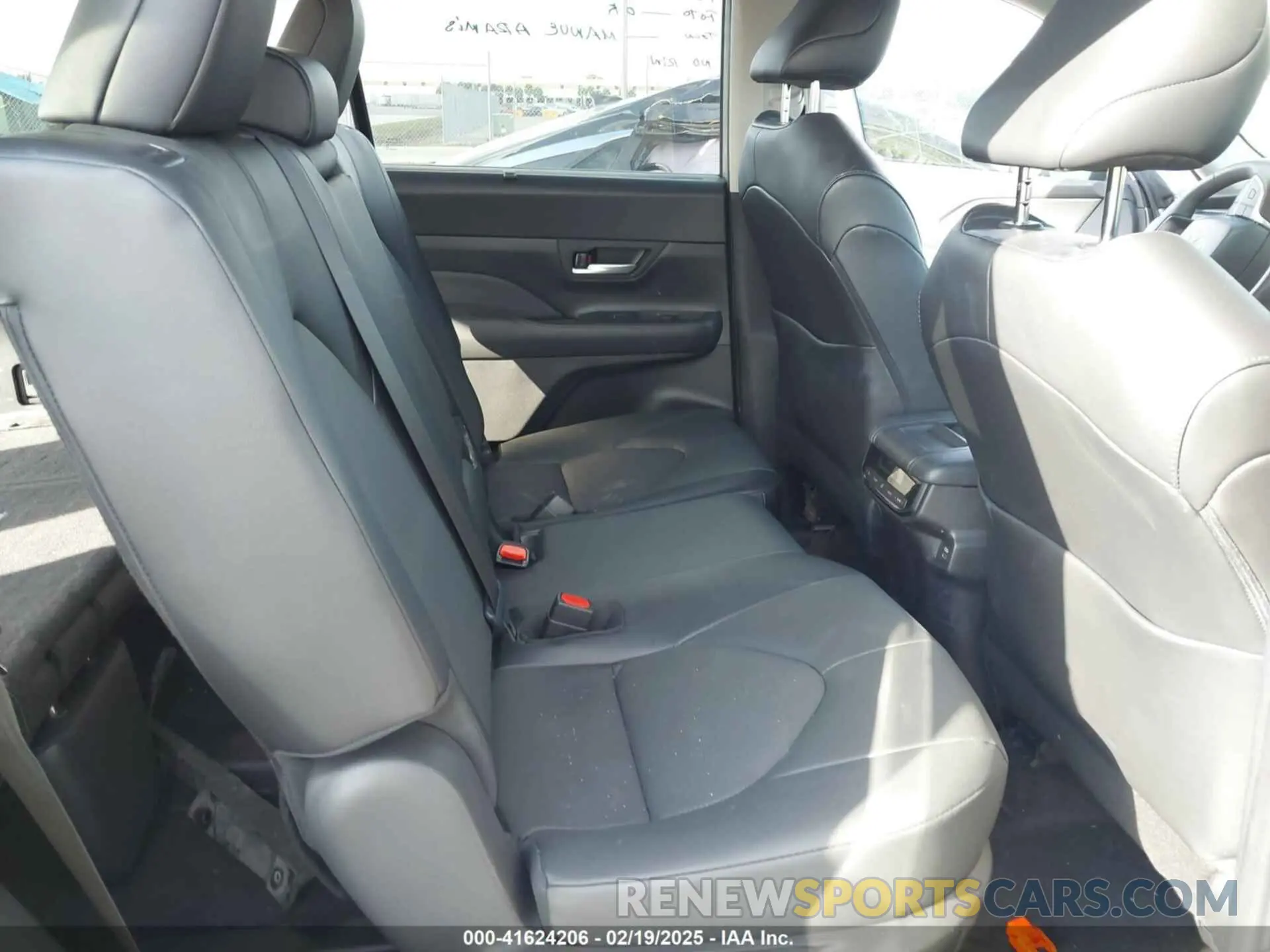 8 fotografías del automóvil dañado 5TDABAA5XRS001181 TOYOTA GRAND HIGHLANDER 2024