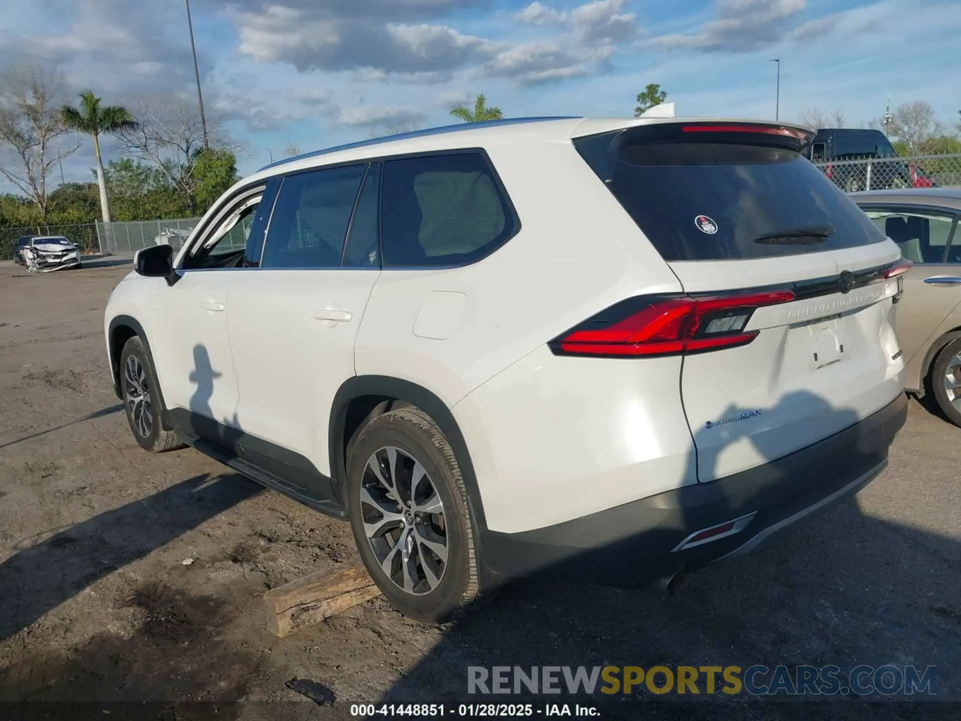 3 fotografías del automóvil dañado 5TDADAB53RS006554 TOYOTA GRAND HIGHLANDER 2024