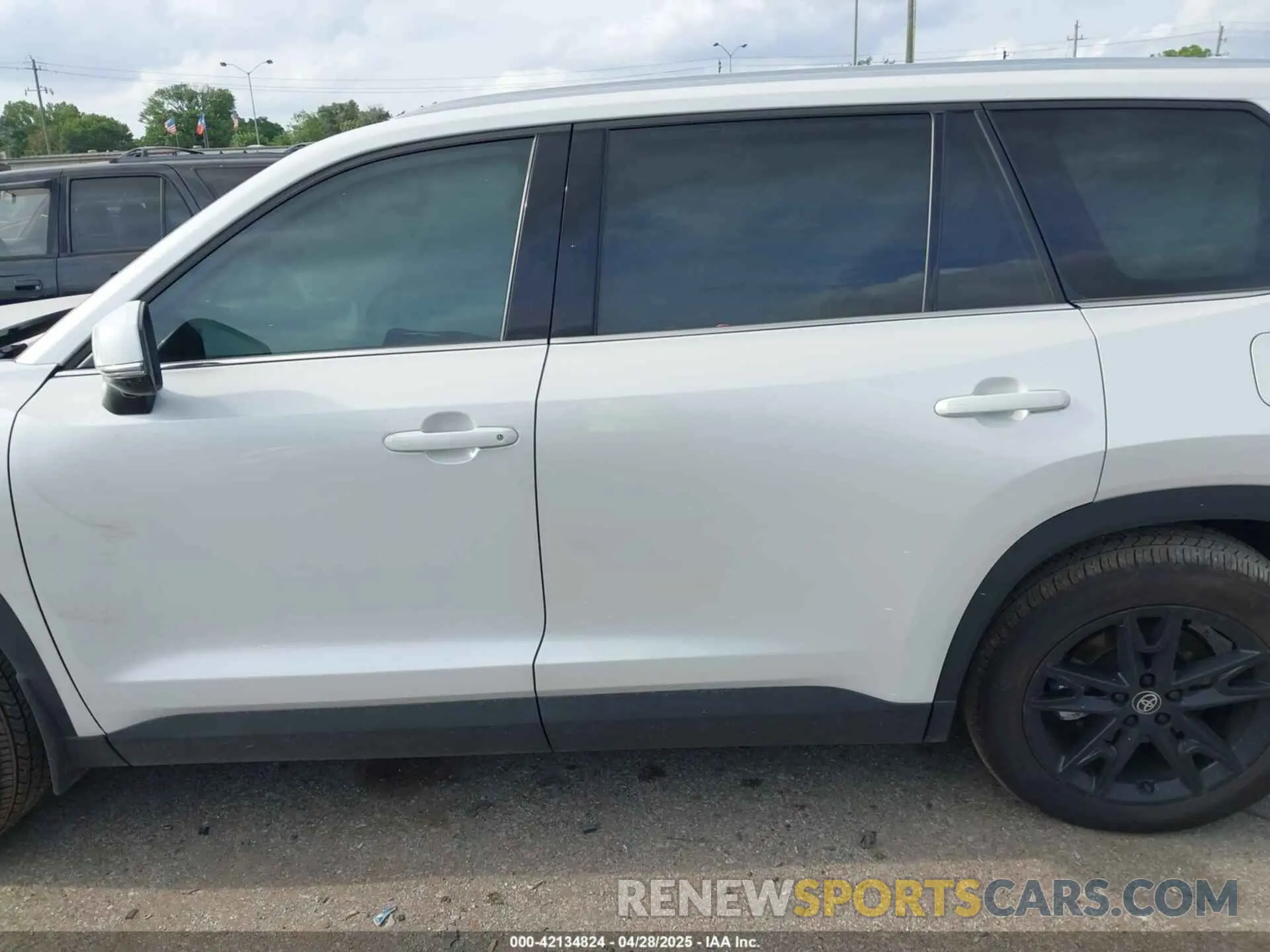14 fotografías del automóvil dañado 5TDAAAA51SS020159 TOYOTA GRAND HIGHLANDER 2025