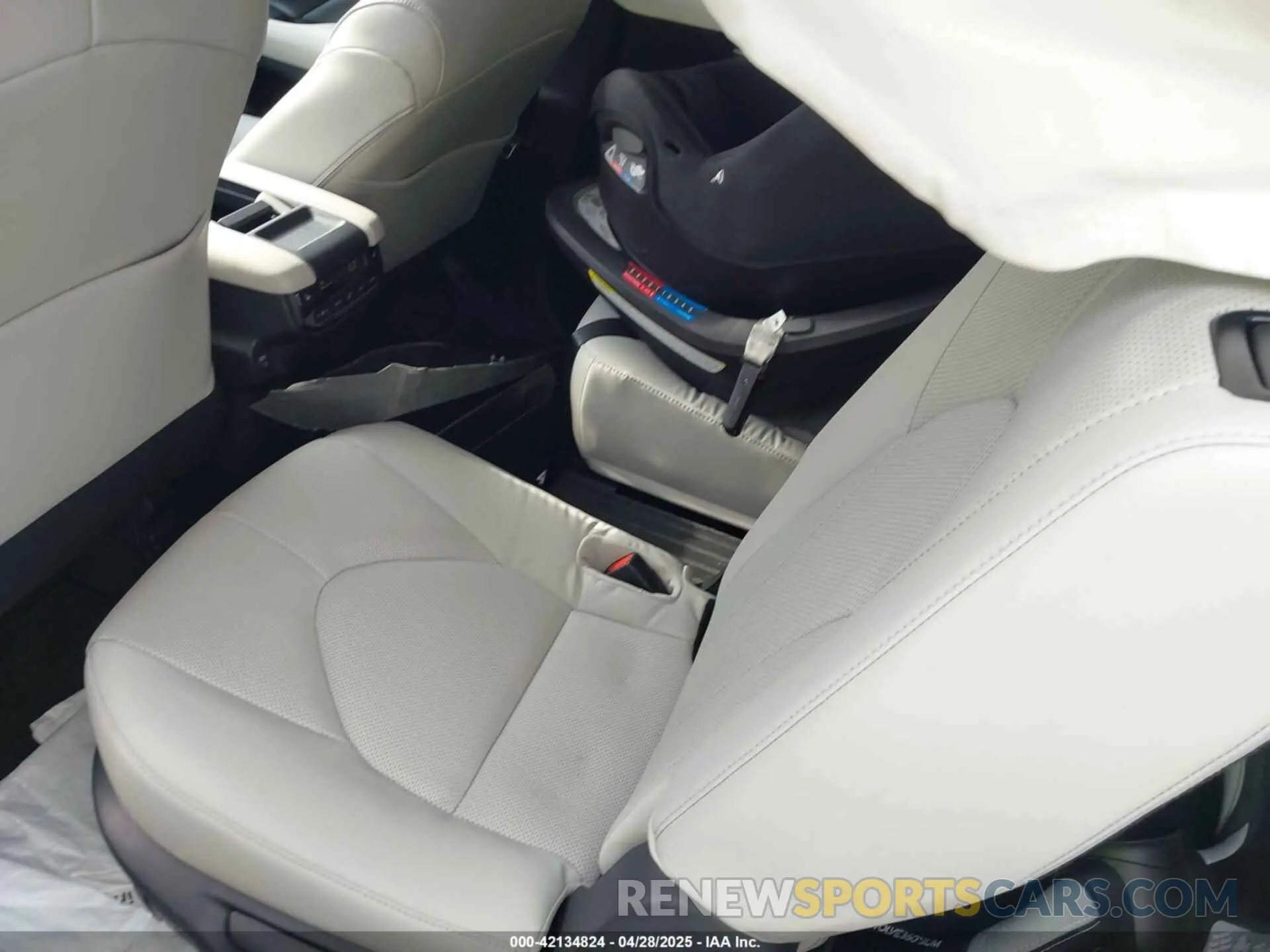 8 fotografías del automóvil dañado 5TDAAAA51SS020159 TOYOTA GRAND HIGHLANDER 2025