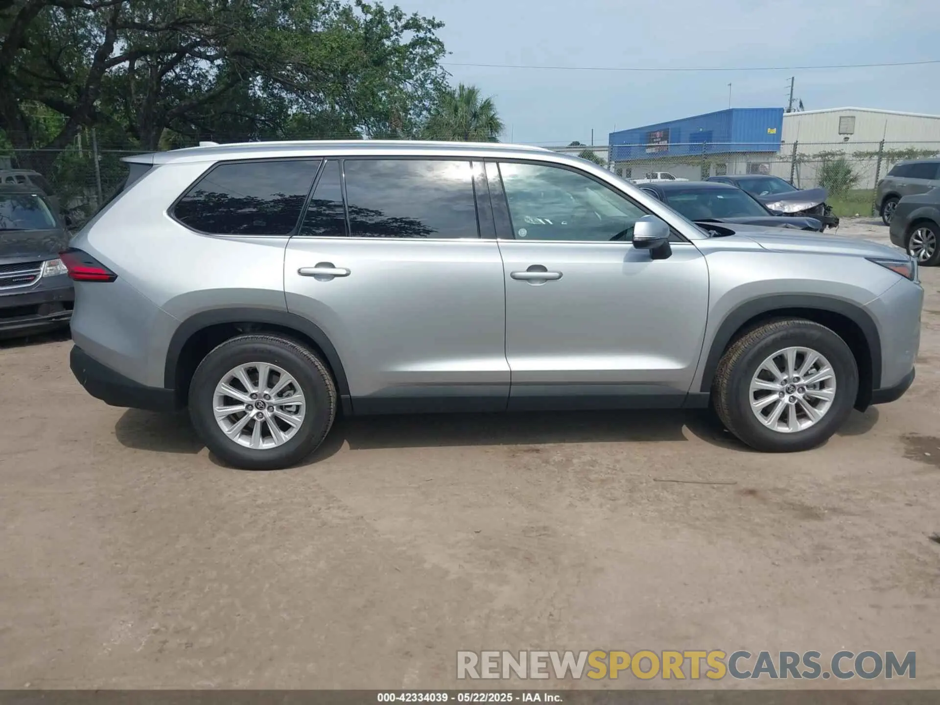 13 fotografías del automóvil dañado 5TDAAAA52SS020378 TOYOTA GRAND HIGHLANDER 2025