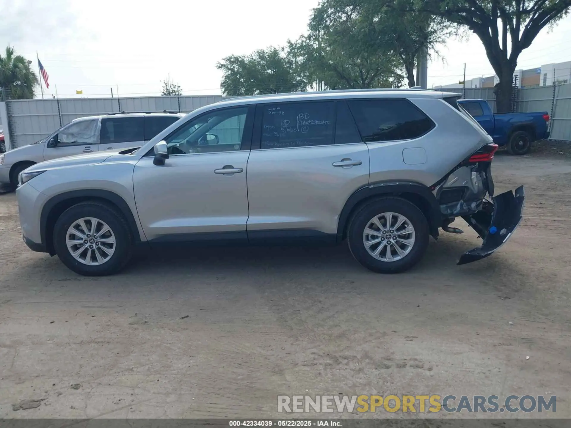 14 fotografías del automóvil dañado 5TDAAAA52SS020378 TOYOTA GRAND HIGHLANDER 2025