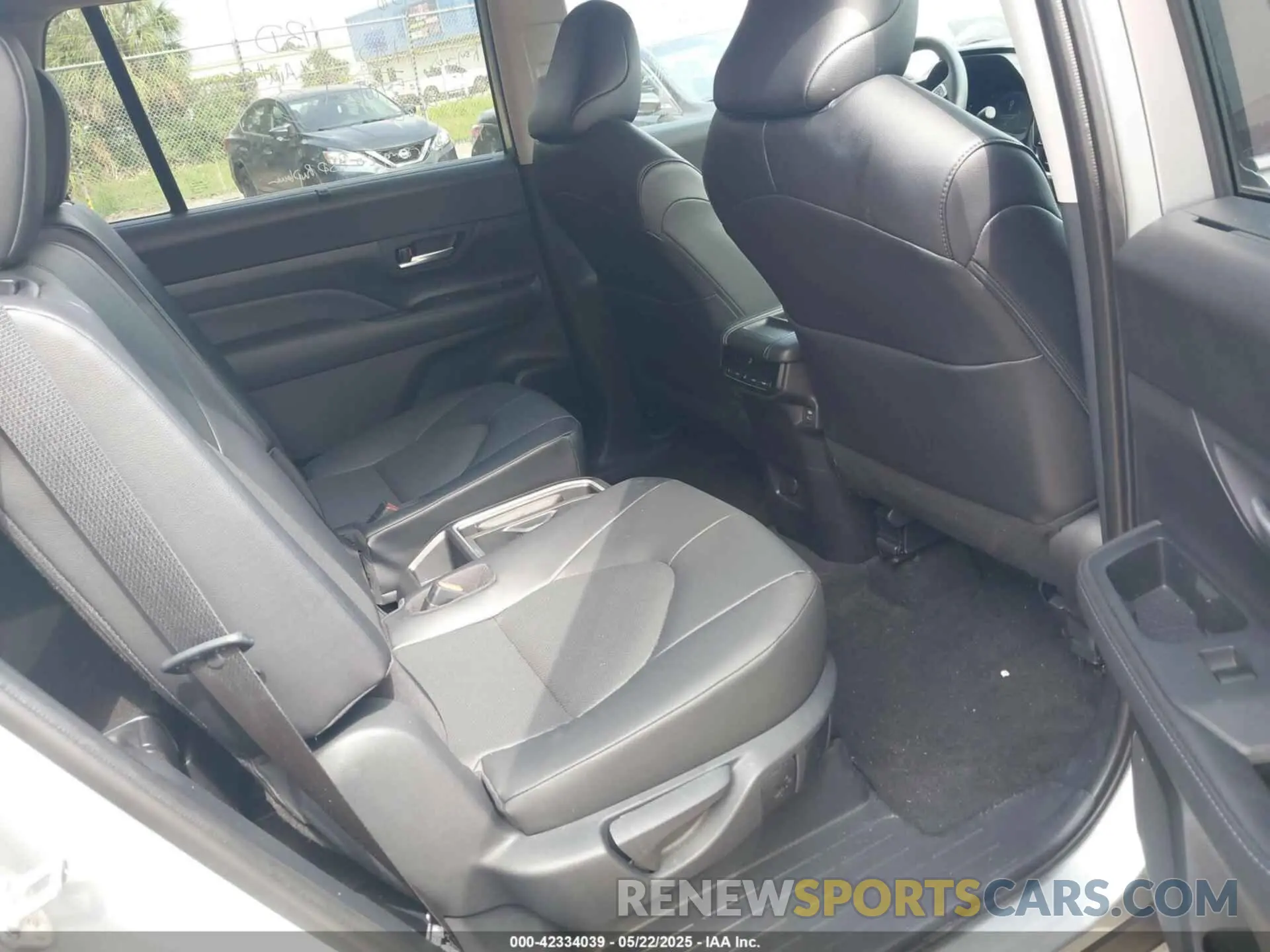 8 fotografías del automóvil dañado 5TDAAAA52SS020378 TOYOTA GRAND HIGHLANDER 2025