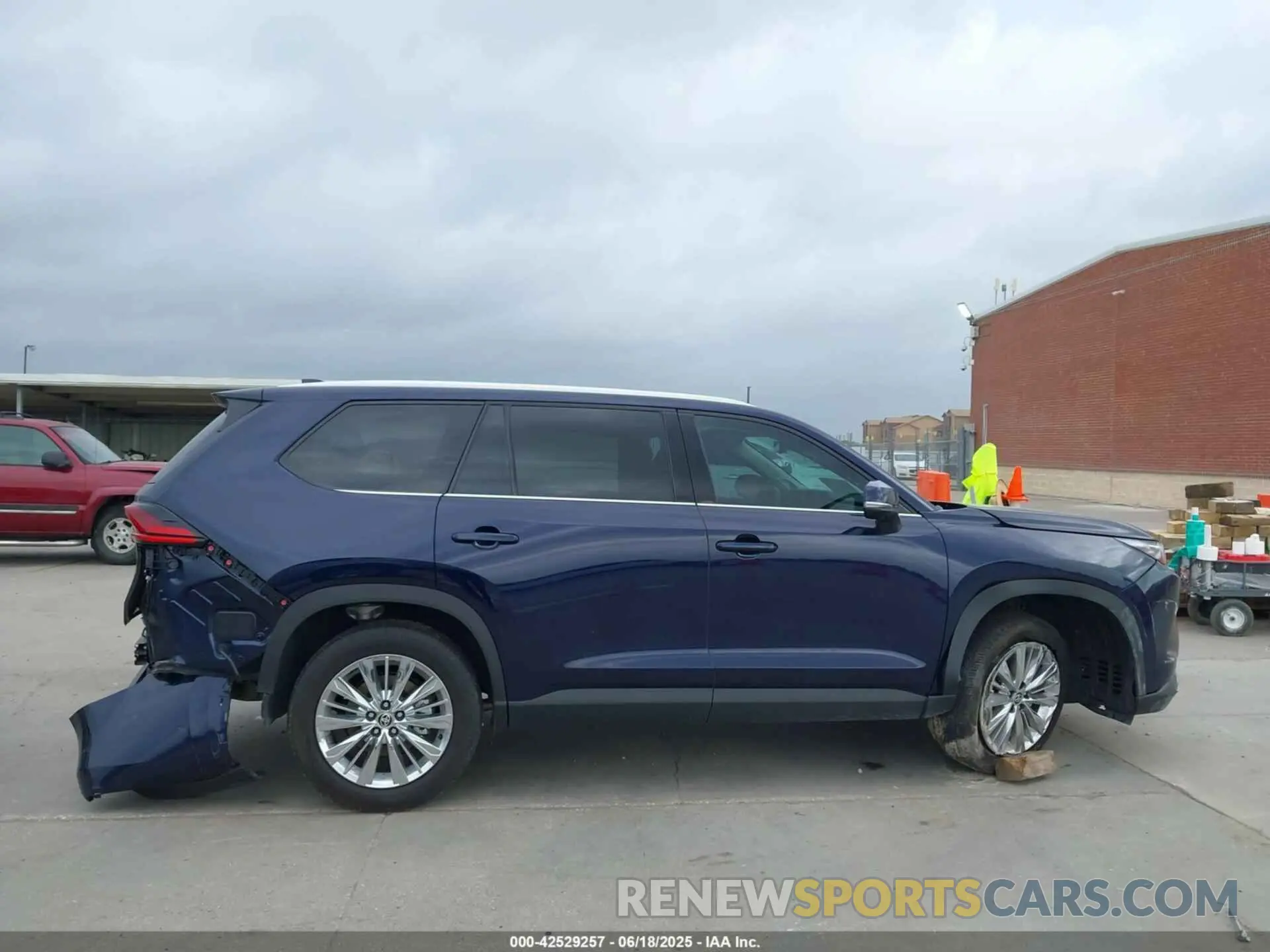 14 fotografías del automóvil dañado 5TDAAAB51SS082417 TOYOTA GRAND HIGHLANDER 2025